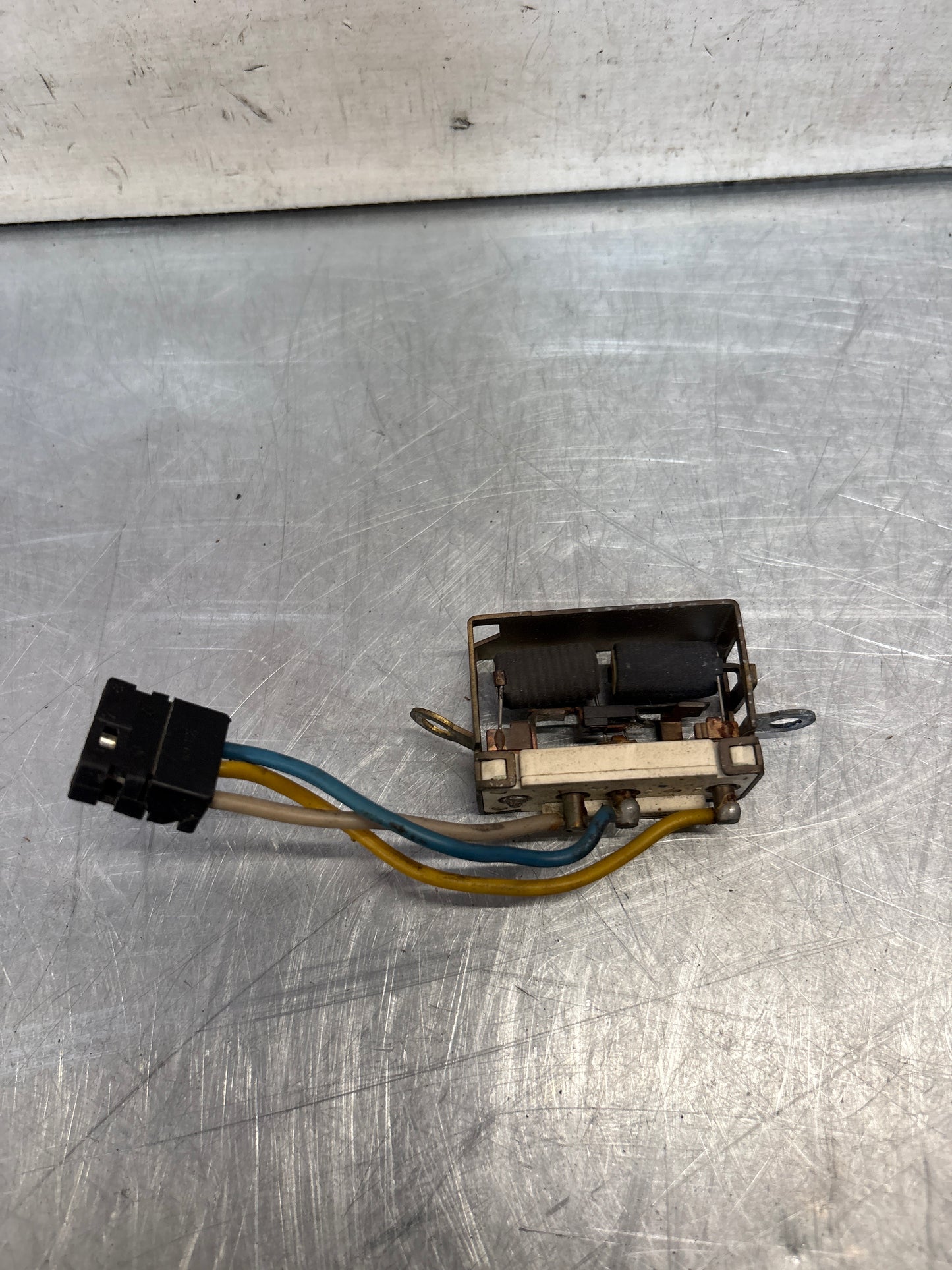 Porsche 928 S4 blower resistor, used 928 S4 blower resistor 92861813700