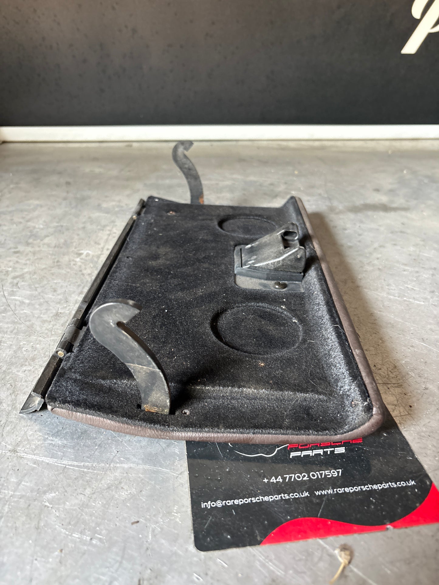 Porsche 944 85-92 glove box lid Brown used