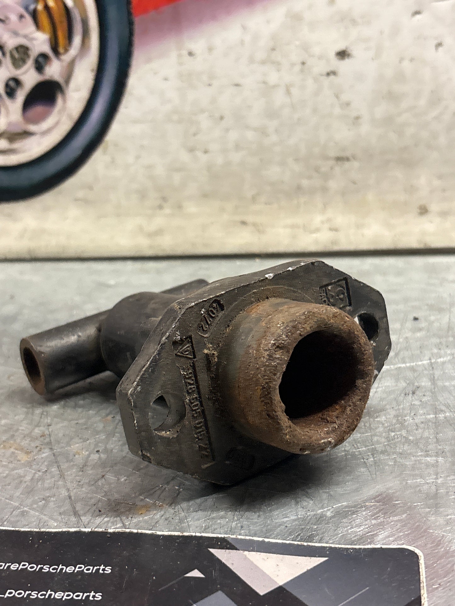 Porsche 928 Front Bumper shock absorber bracket, used 92850501522