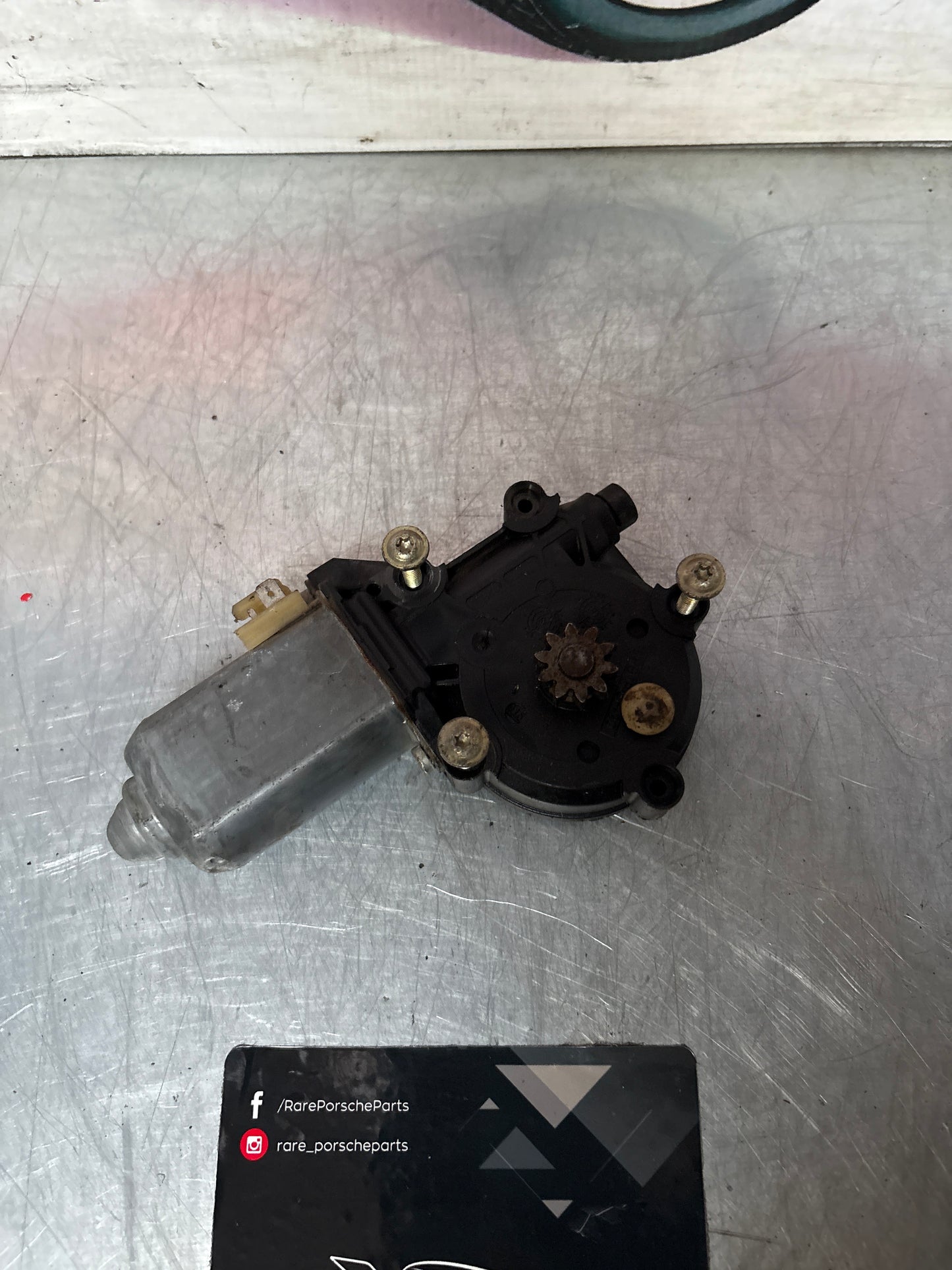 Porsche 911 964 right window motor, used 0130821252