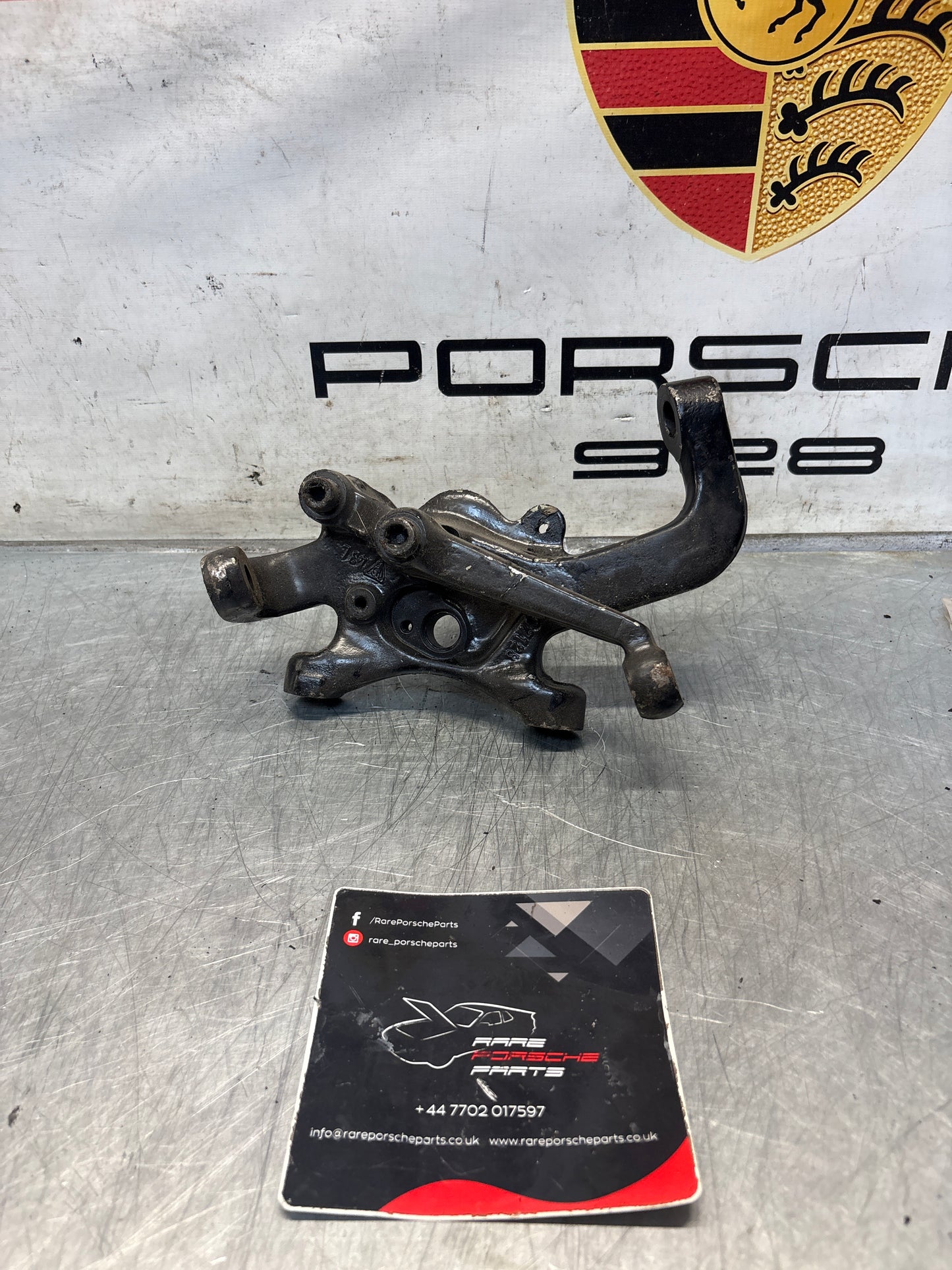 Porsche 928 left steering spindle knuckle, used 92834105717 / 92834105723