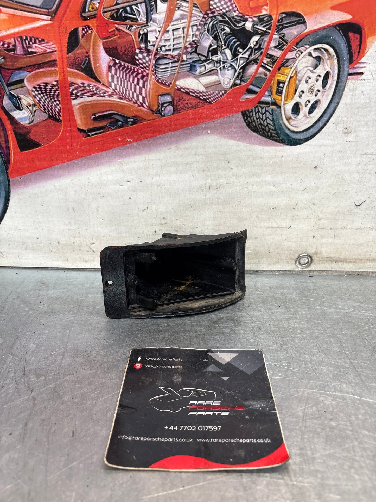 Porsche 924 O/S Front indicator unit, without lense used 477953063/064/065/041A/042A