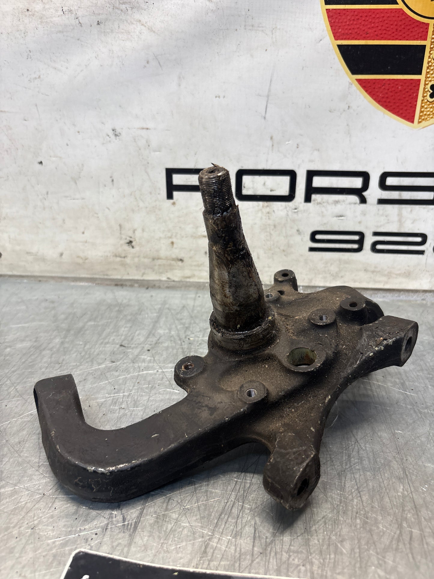 Porsche 928 left steering spindle knuckle, used 92834105717 / 92834105723