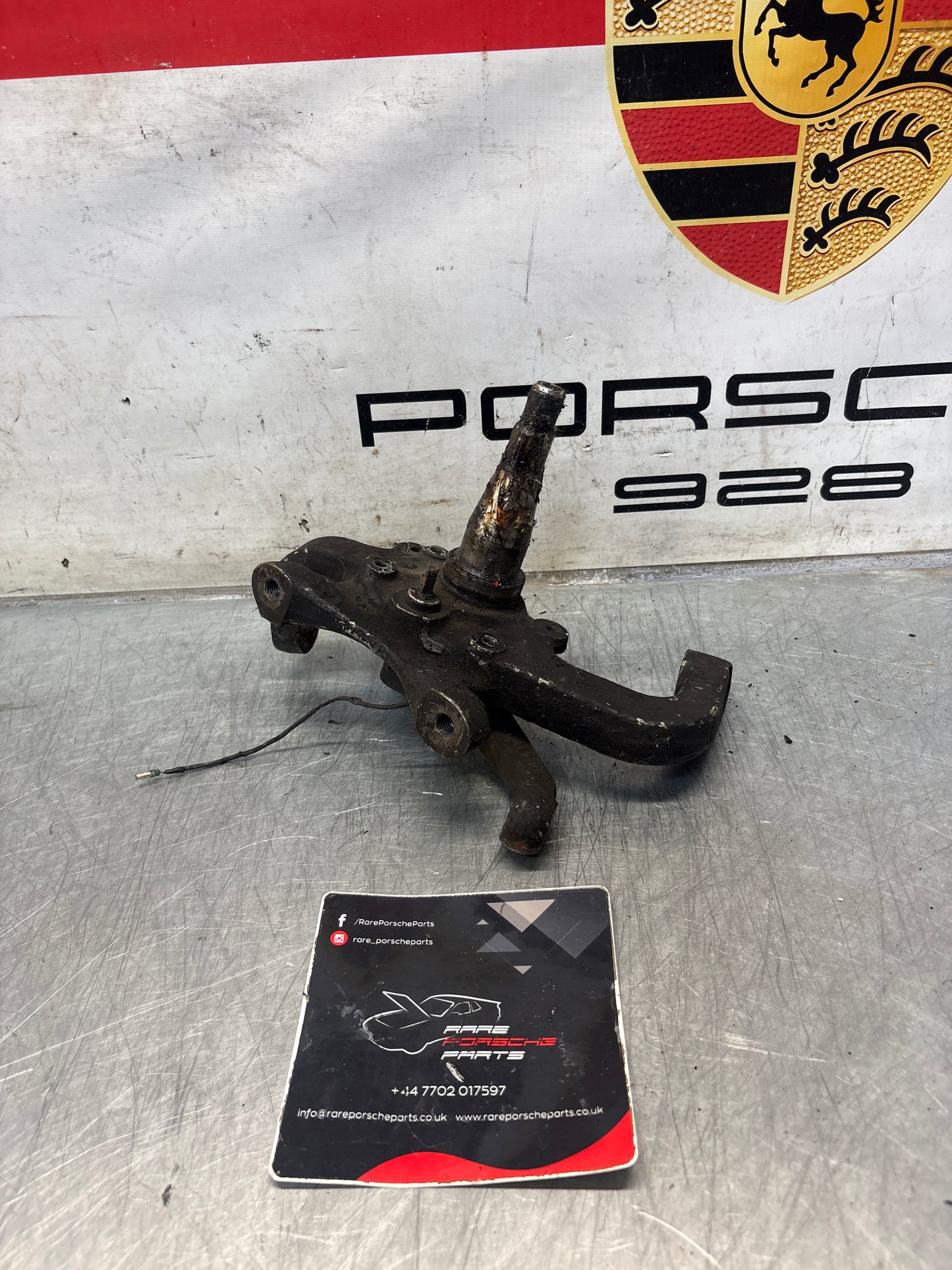 Porsche 928 right steering spindle knuckle, used 92834105817 / 92834105823