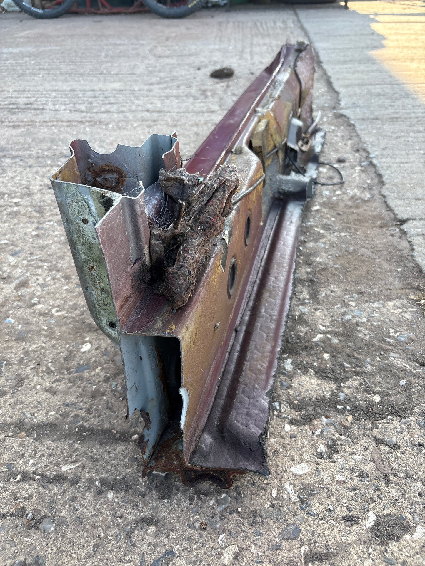 Porsche 924 right sill section cut