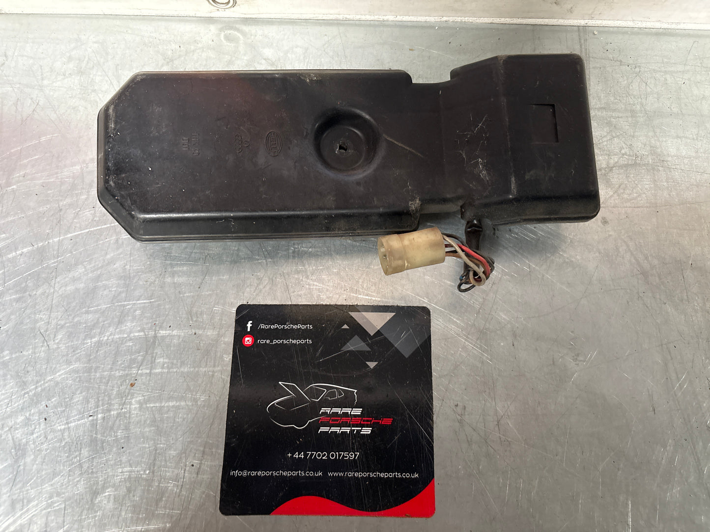 Porsche 944 Right Tail light lamp bulb holder and cover, used 477945114