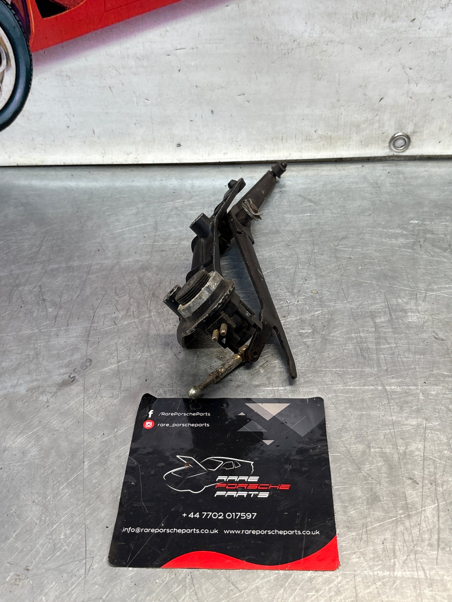 Porsche 928 accelerator Pedal Bearing Bracket, Used 92842312902