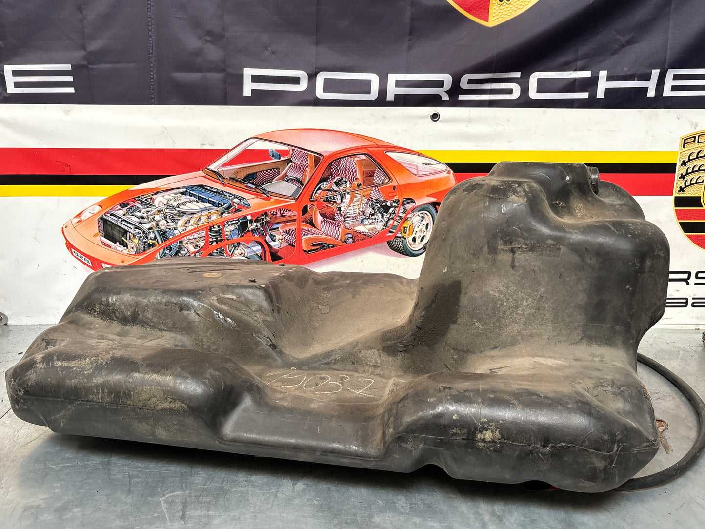 Porsche 944 86-92 plastic fuel tank 95120102101 used