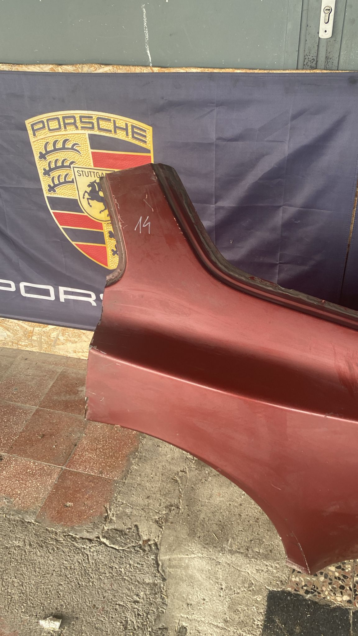 Porsche 944 left side cut, rear fender 94450390303,