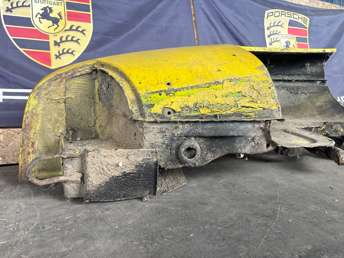 Porsche 924 1976-79 Right side cut, rear fender 477809844