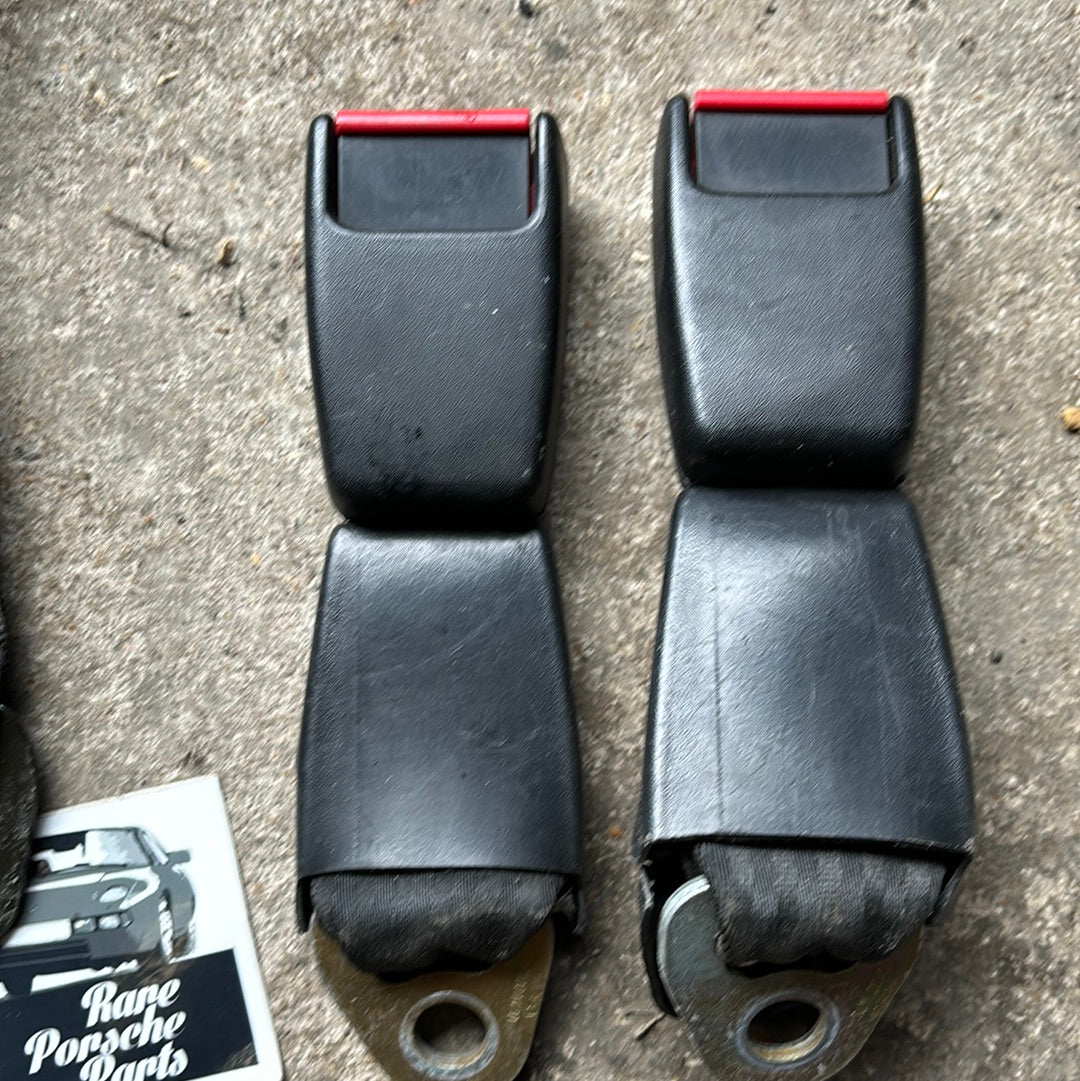 Porsche 944 86-92 pair of Rear seat belt 94580302102 / 945 80302202 used