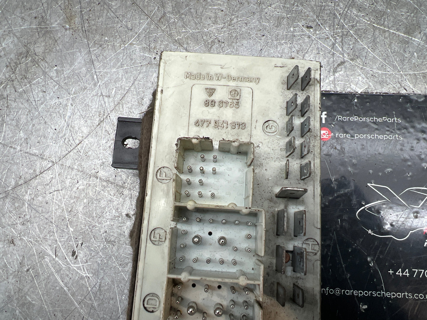 Porsche 924 944 (1979-1989) Fuse Box 477941813 used