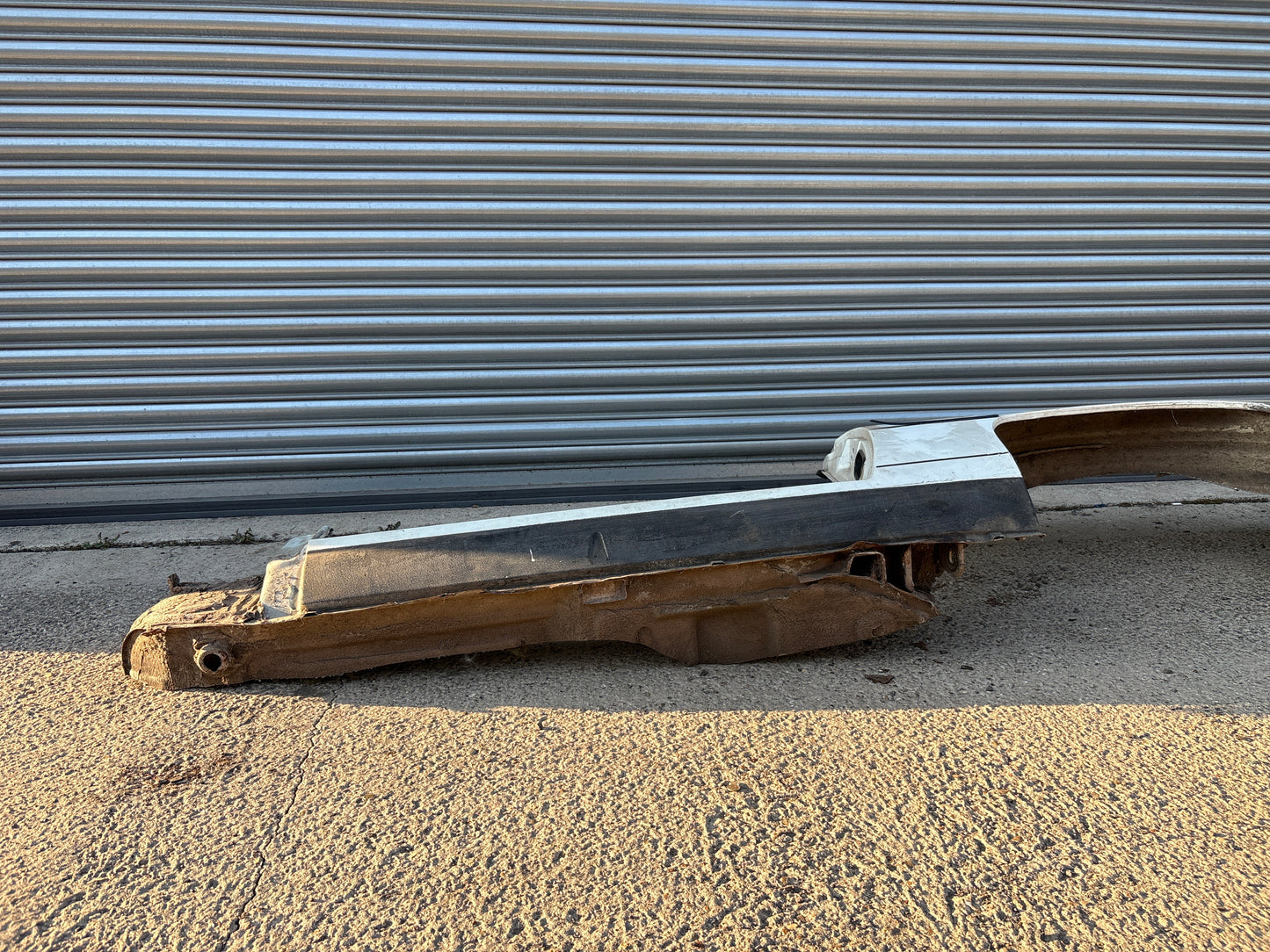 Porsche 924 left side cut, rear fender with sill