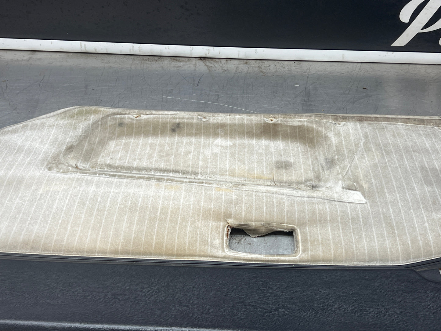 Porsche 944 right door card black / white pinstripe for late cars from 85.5 944555018