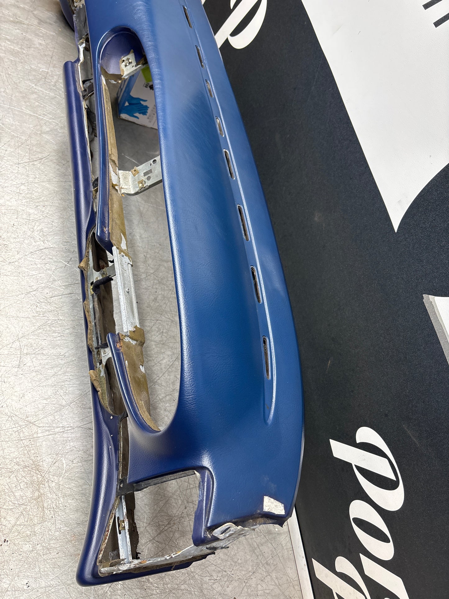 Porsche 944 / S2 oval RHD Dashboard 1986- 92 Used blue Right hand drive, one tiny crack