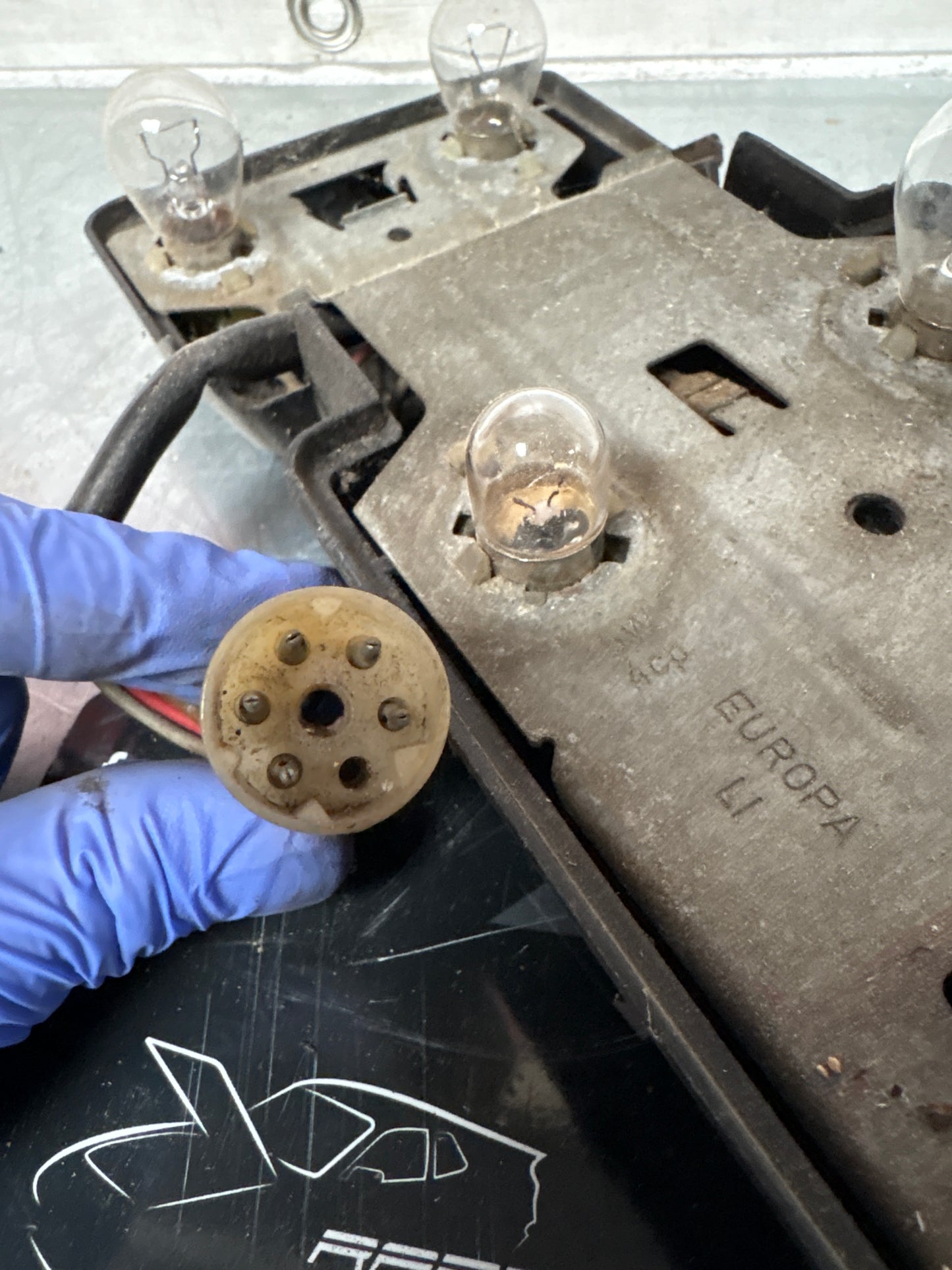 Porsche 944 Right Tail light lamp bulb holder and cover, used 477945114