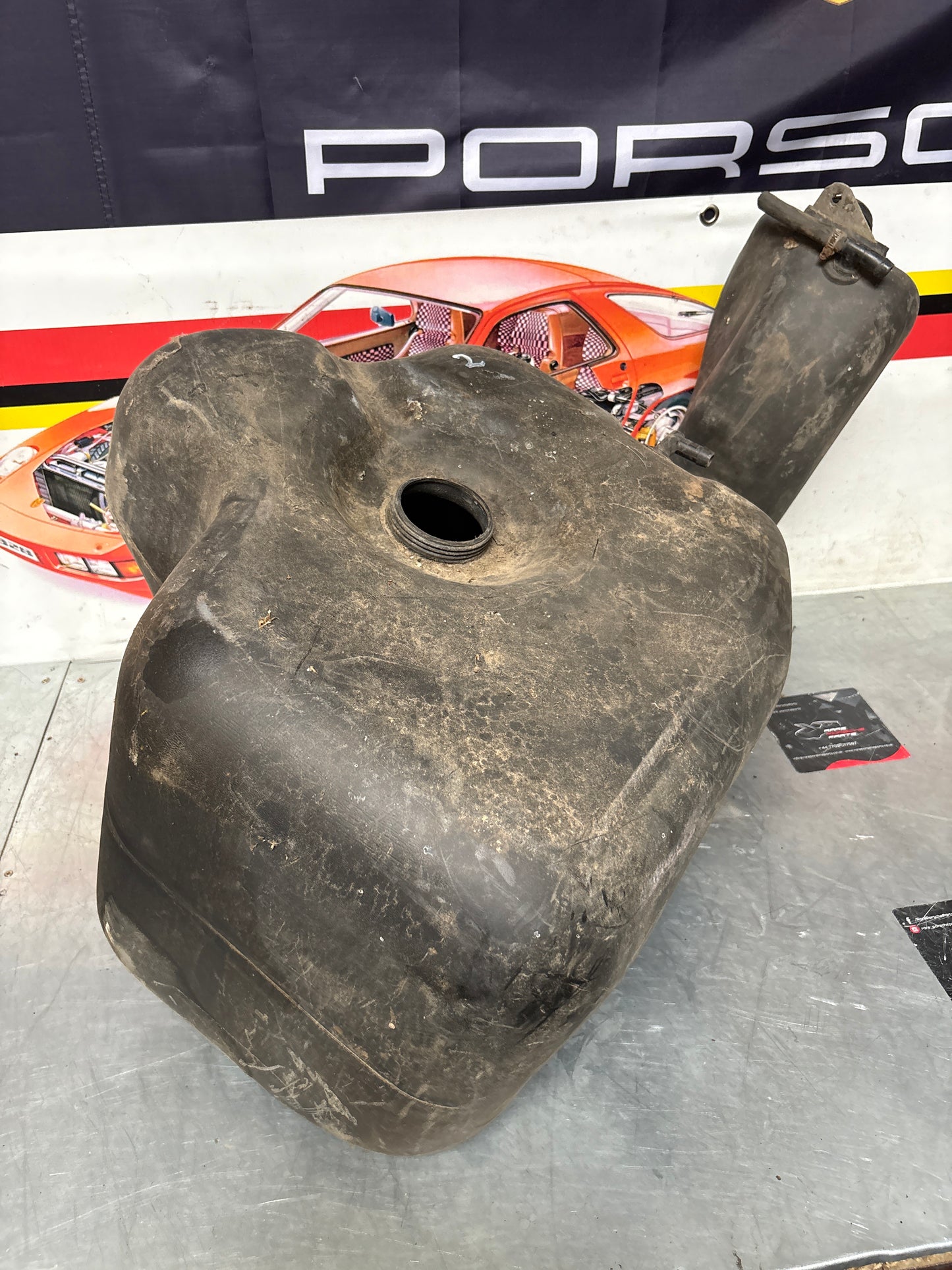 Porsche 928 fuel tank, used 92820100303/04