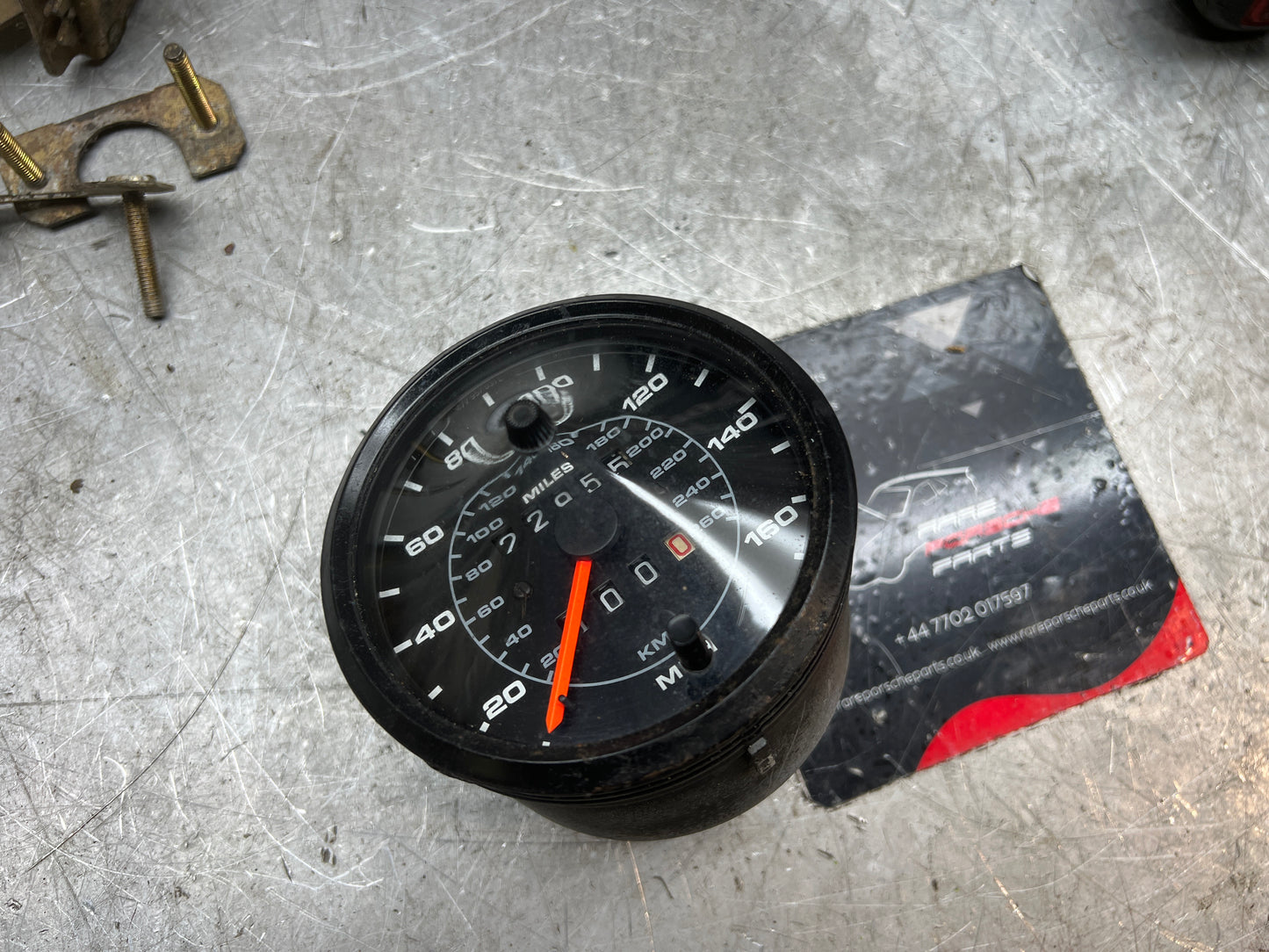 Porsche 924 MPH Speedometer showing 22955 miles , 477 957 031 L 477957031 used