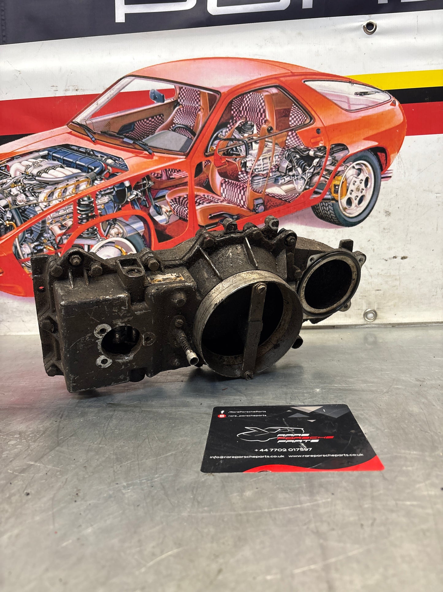 Porsche 928 throttle body, used 9281101933R / 0438120049