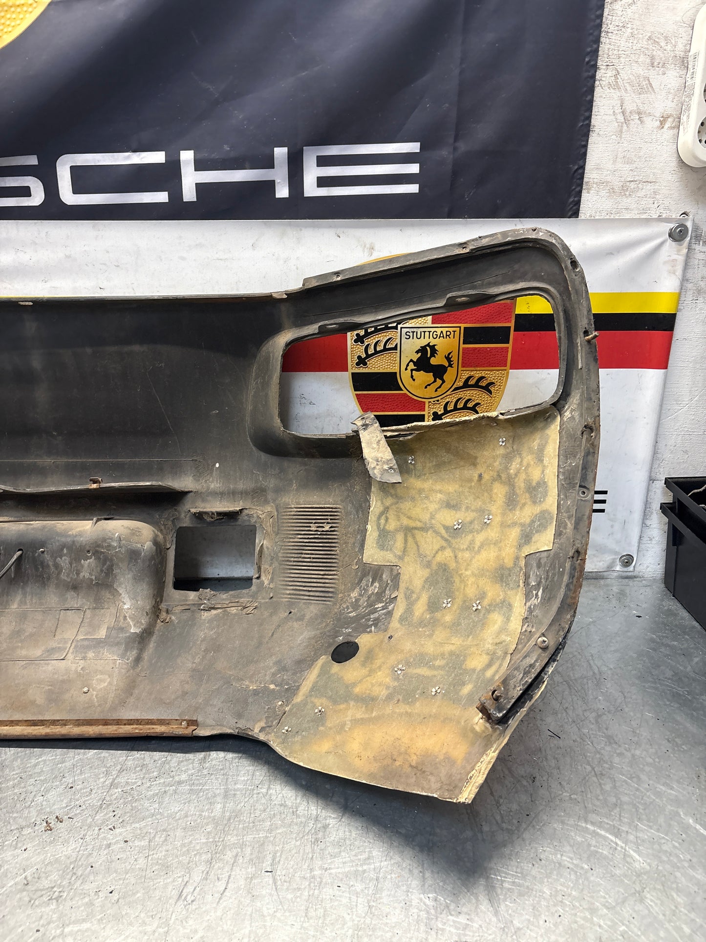 Porsche 928 rear bumper, used 92850502303 / 474181