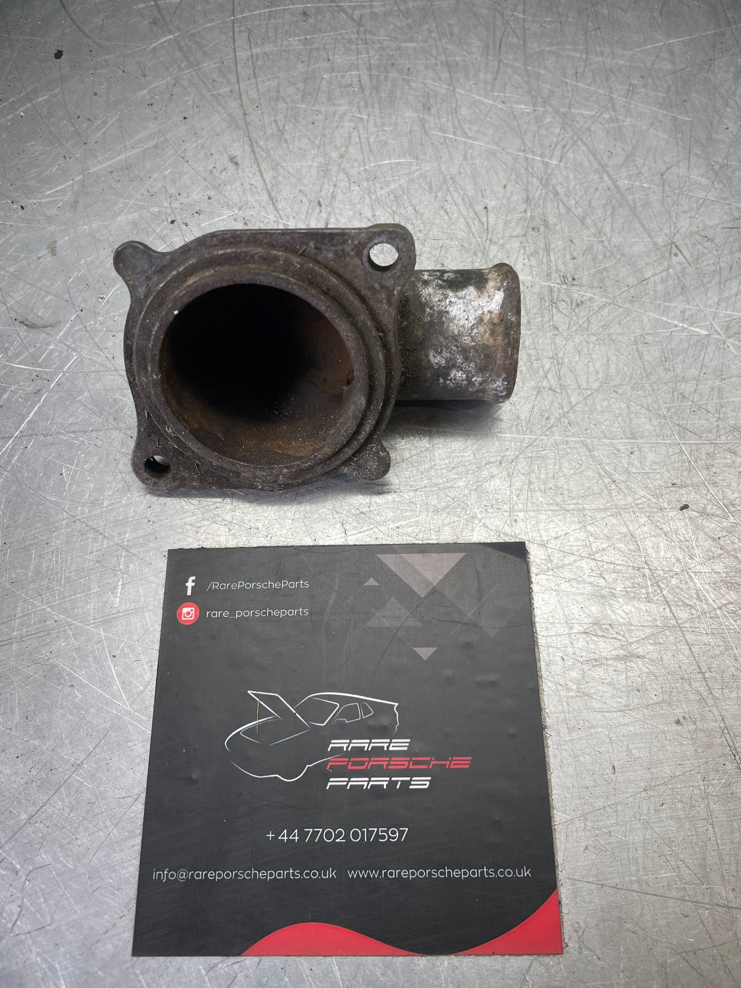 Alloggiamento termostato Porsche 924 2.0 059121121 usato