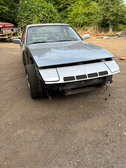 Porsche 924 Turbo project, non runner, comes with repair panels