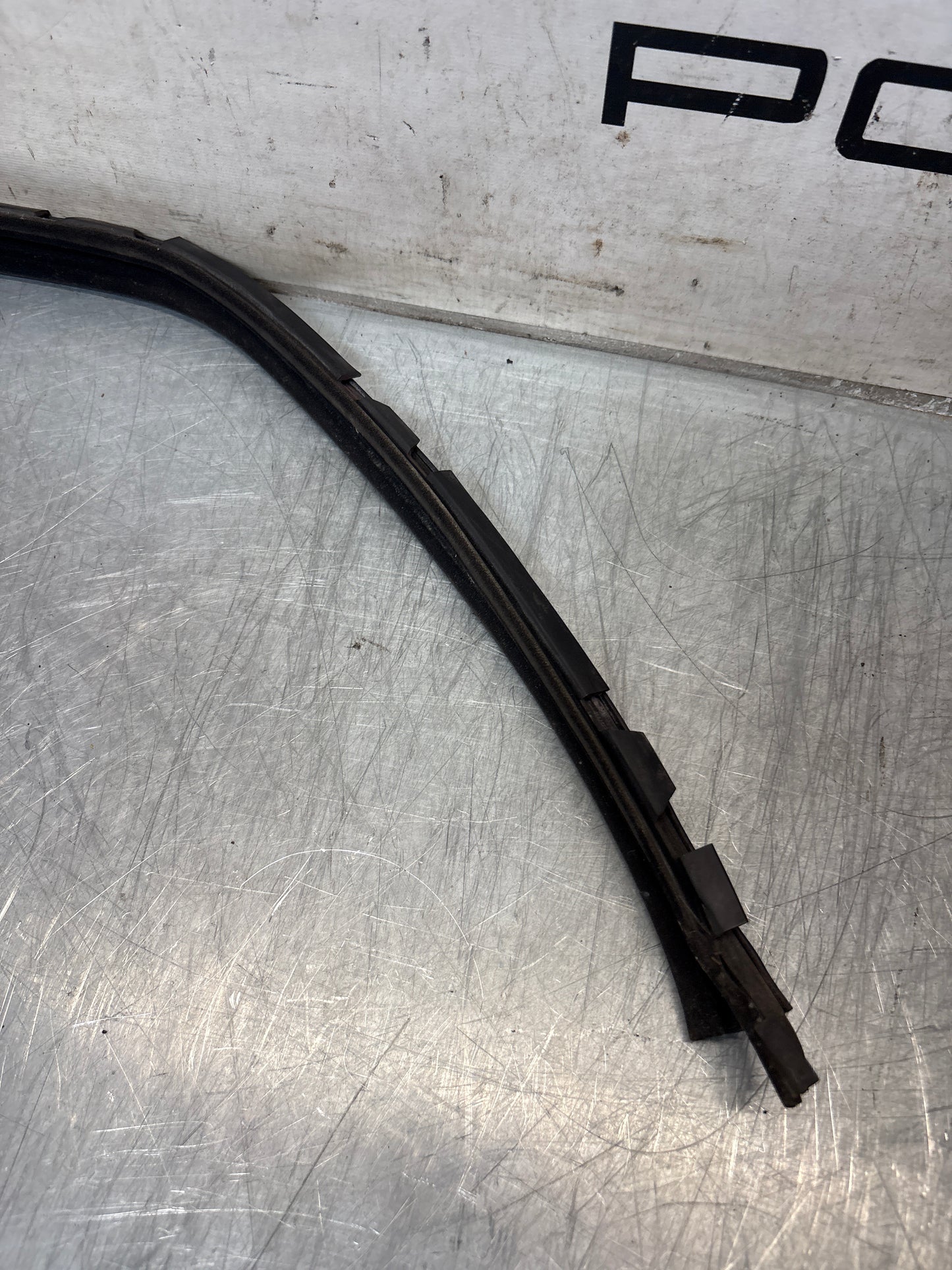Porsche 928 right door channel seal, for spares or repair 92853732403