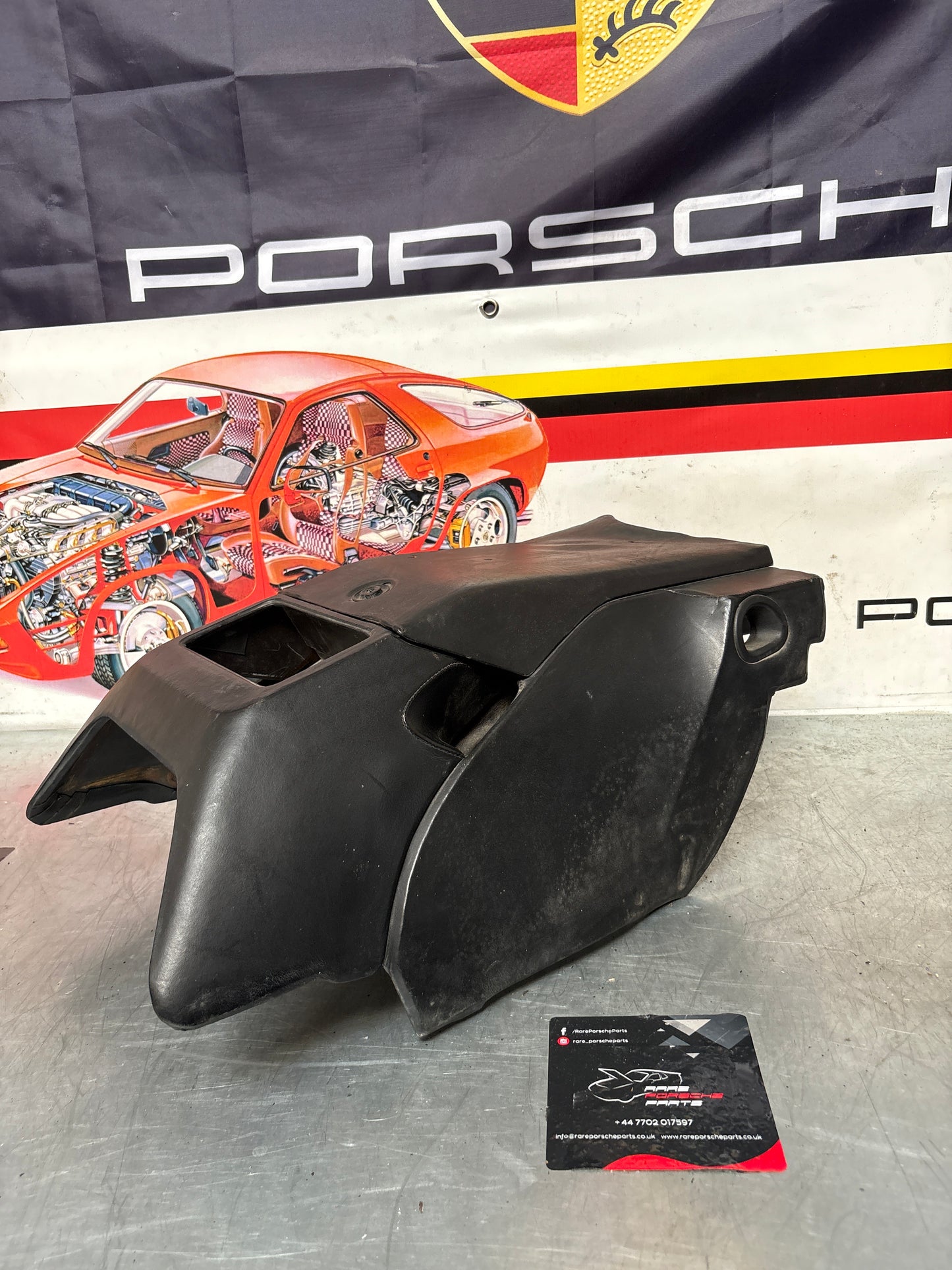 Porsche 928 S center console, rear armrest, Black no key 92852206757 spares and repair