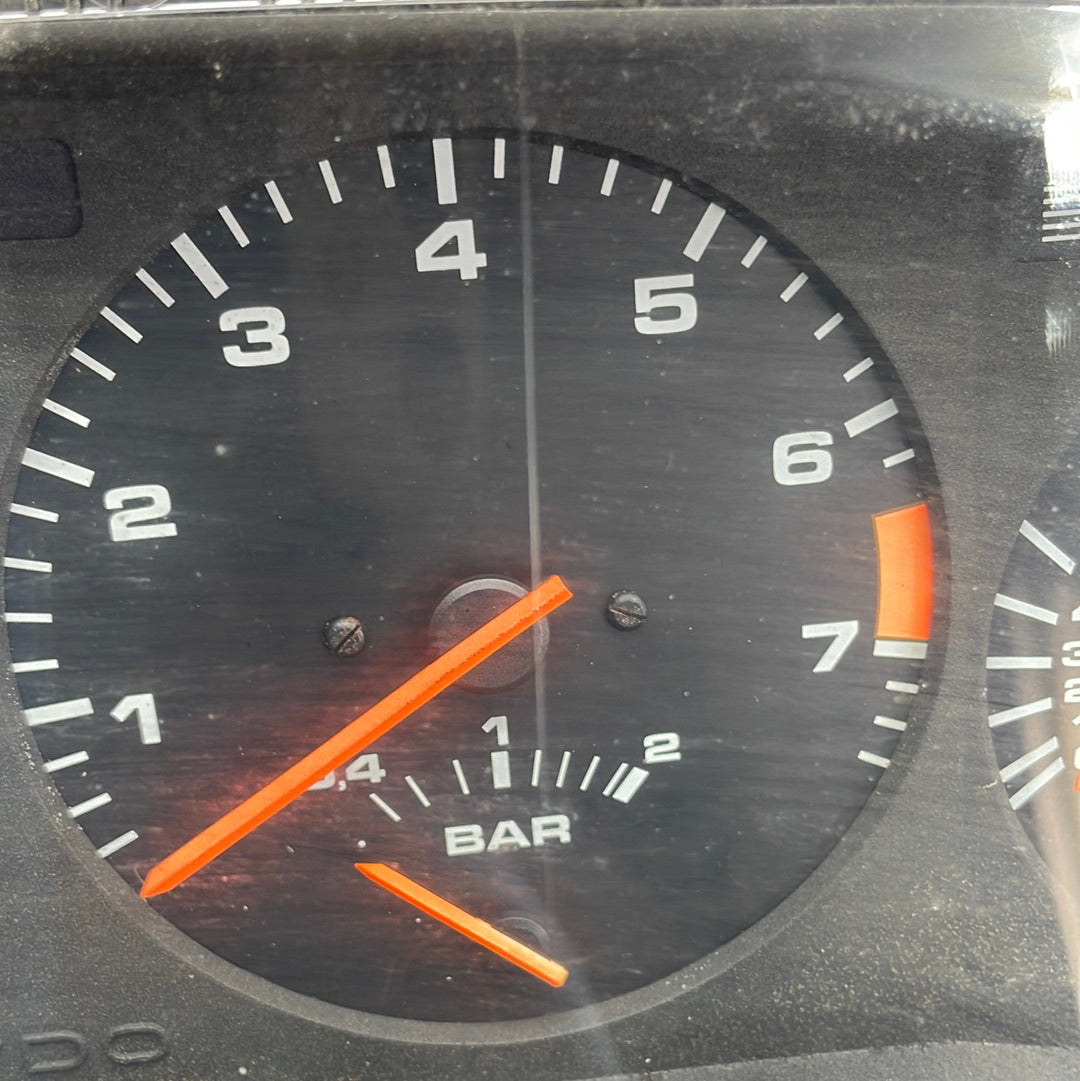 Porsche 944 Turbo Armaturenbrettuhr Binnacle Pod Tachometer 95264131101 gebraucht