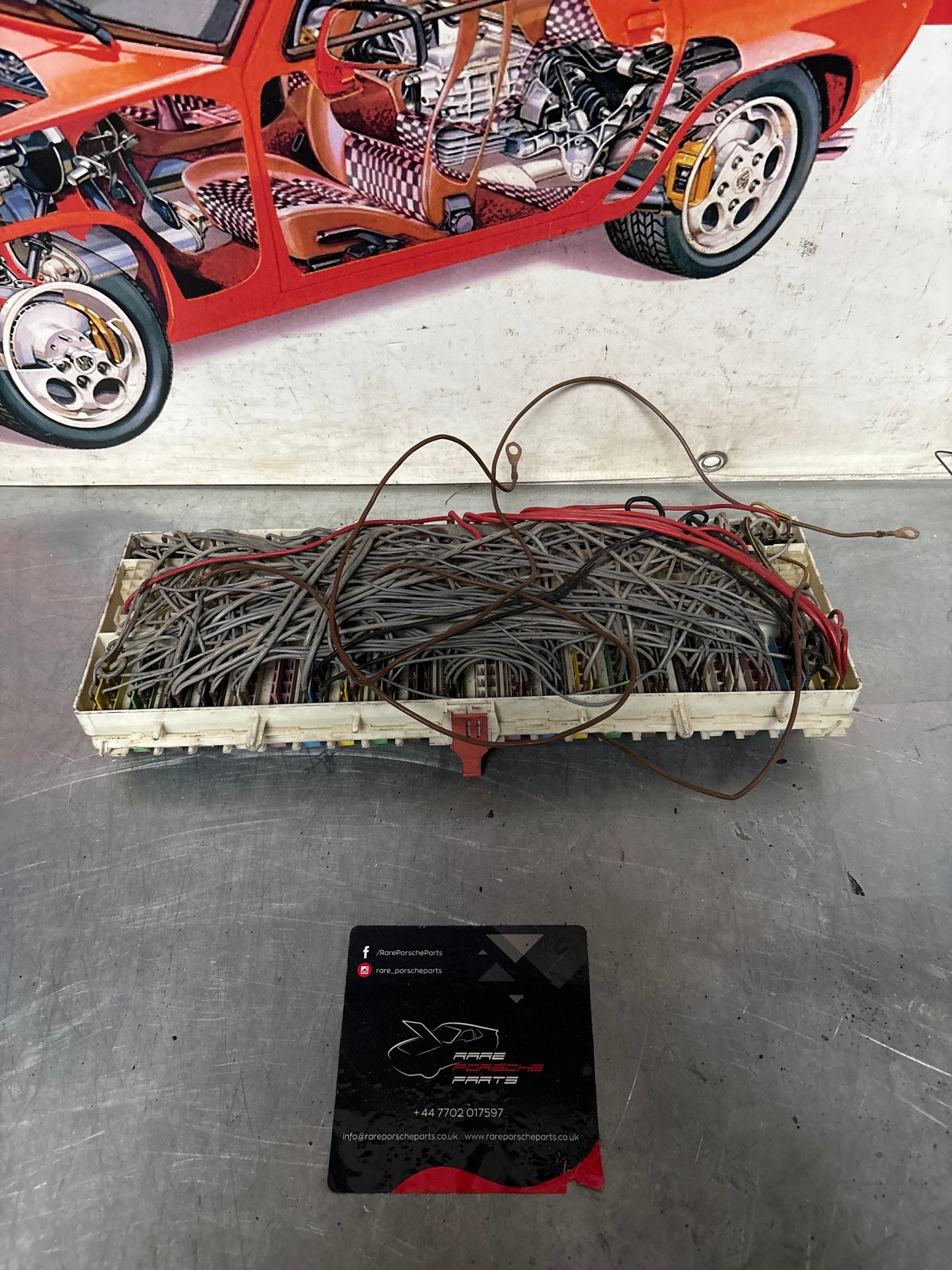 Porsche 928 relay fuse box, for spares or repair 92861010516