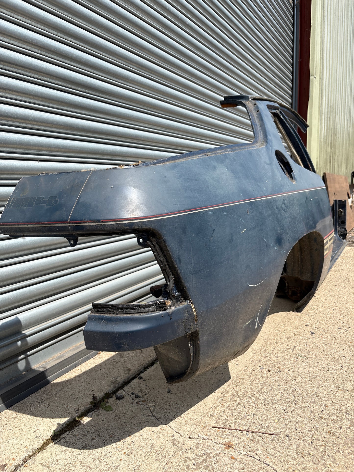 Porsche 924 right side cut, rear fender with sill