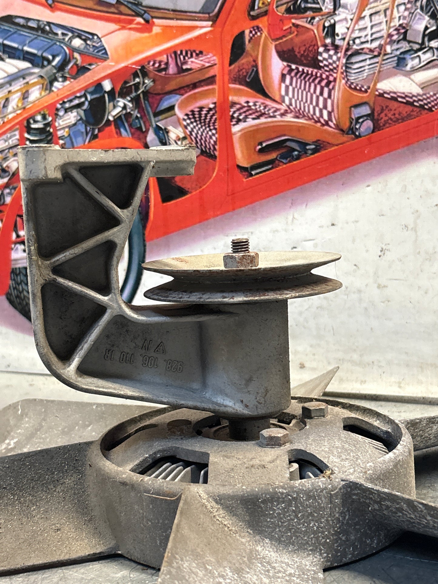 Porsche 928 Engine cooling viscous fan with bracket used 92810613701, 9281061101R