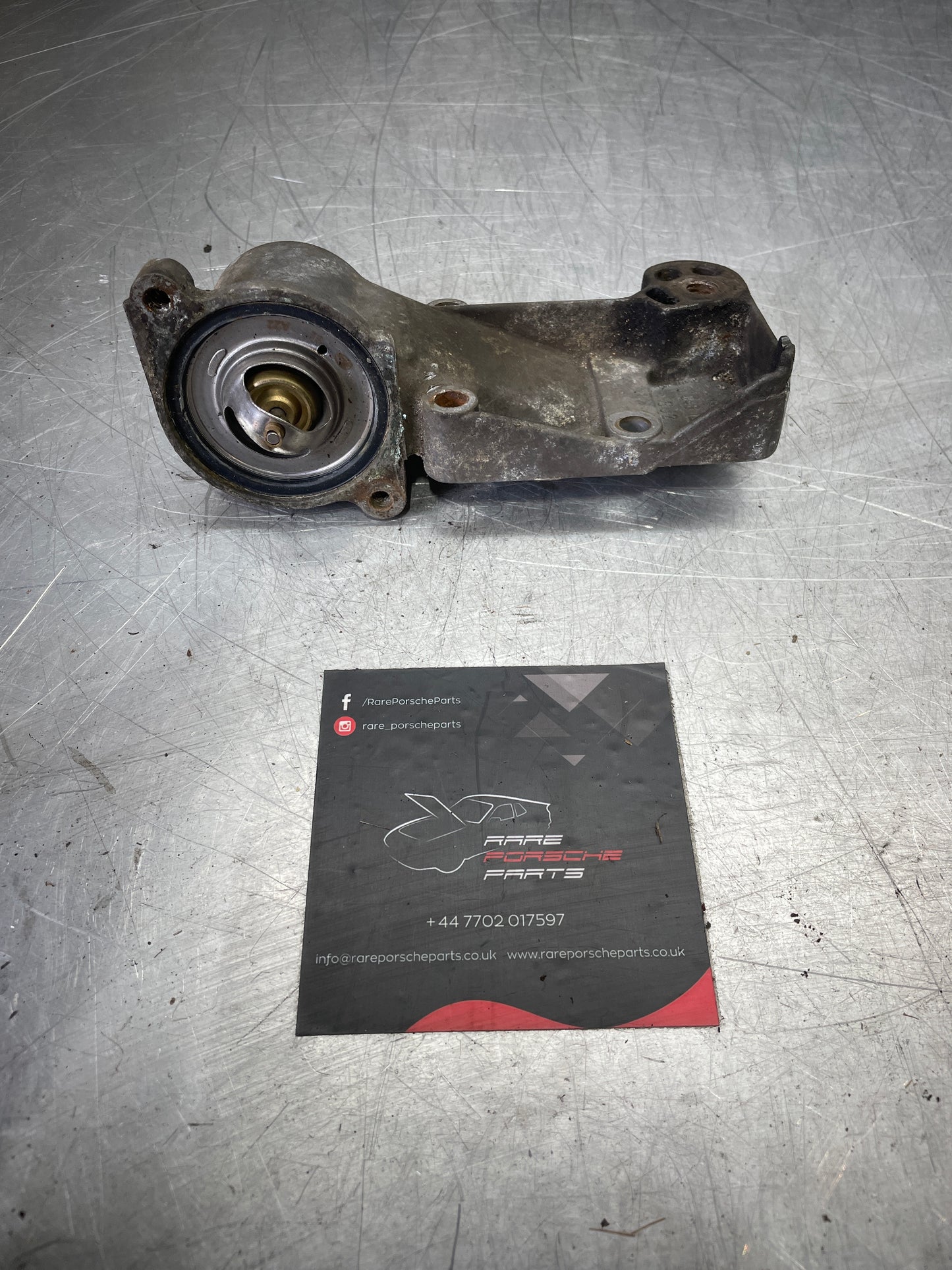 Alloggiamento termostato Porsche 924924 Turbo 048121117 usato