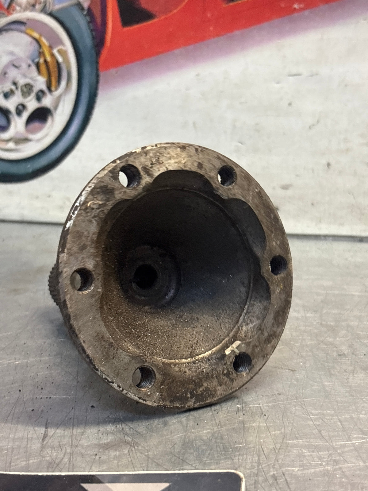 Porsche 928 early manual joint flange short spindle version, used 92833220600