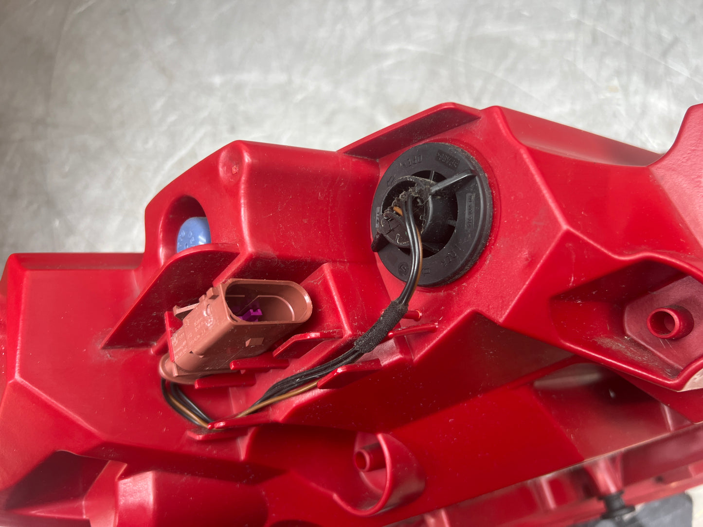 PORSCHE BOXTER CAYMAN 981 DRIVERS SIDE RIGHT REAR TAILLIGHT 98163114211