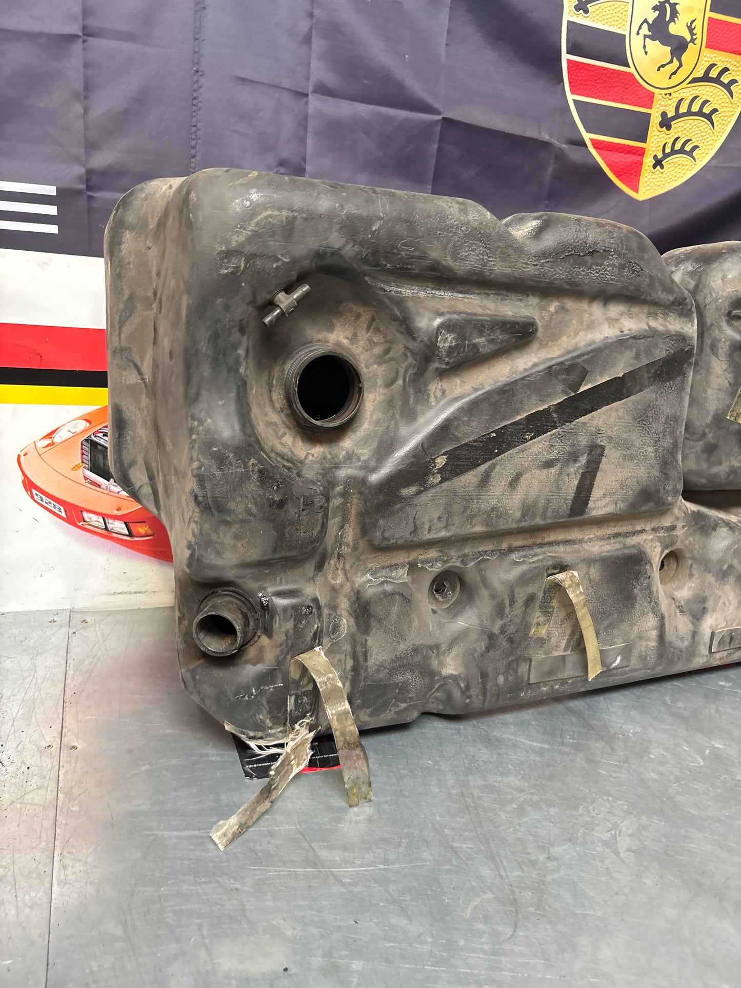 Porsche 944 plastic fuel tank, 95120102103, study photos