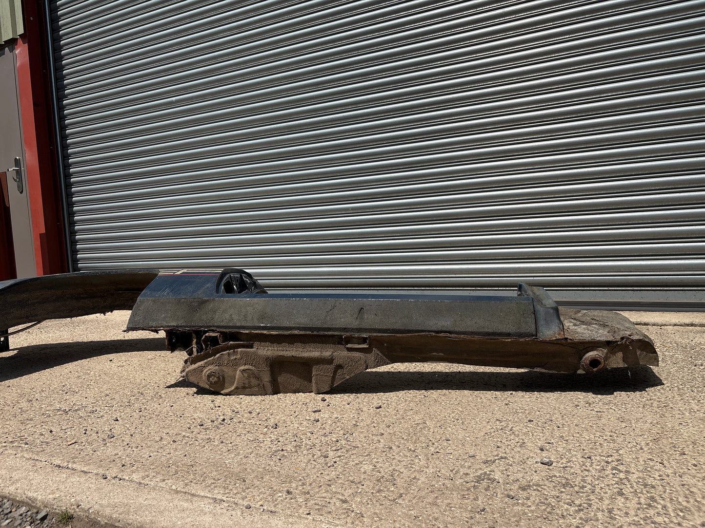 Porsche 924 right side cut, rear fender with sill