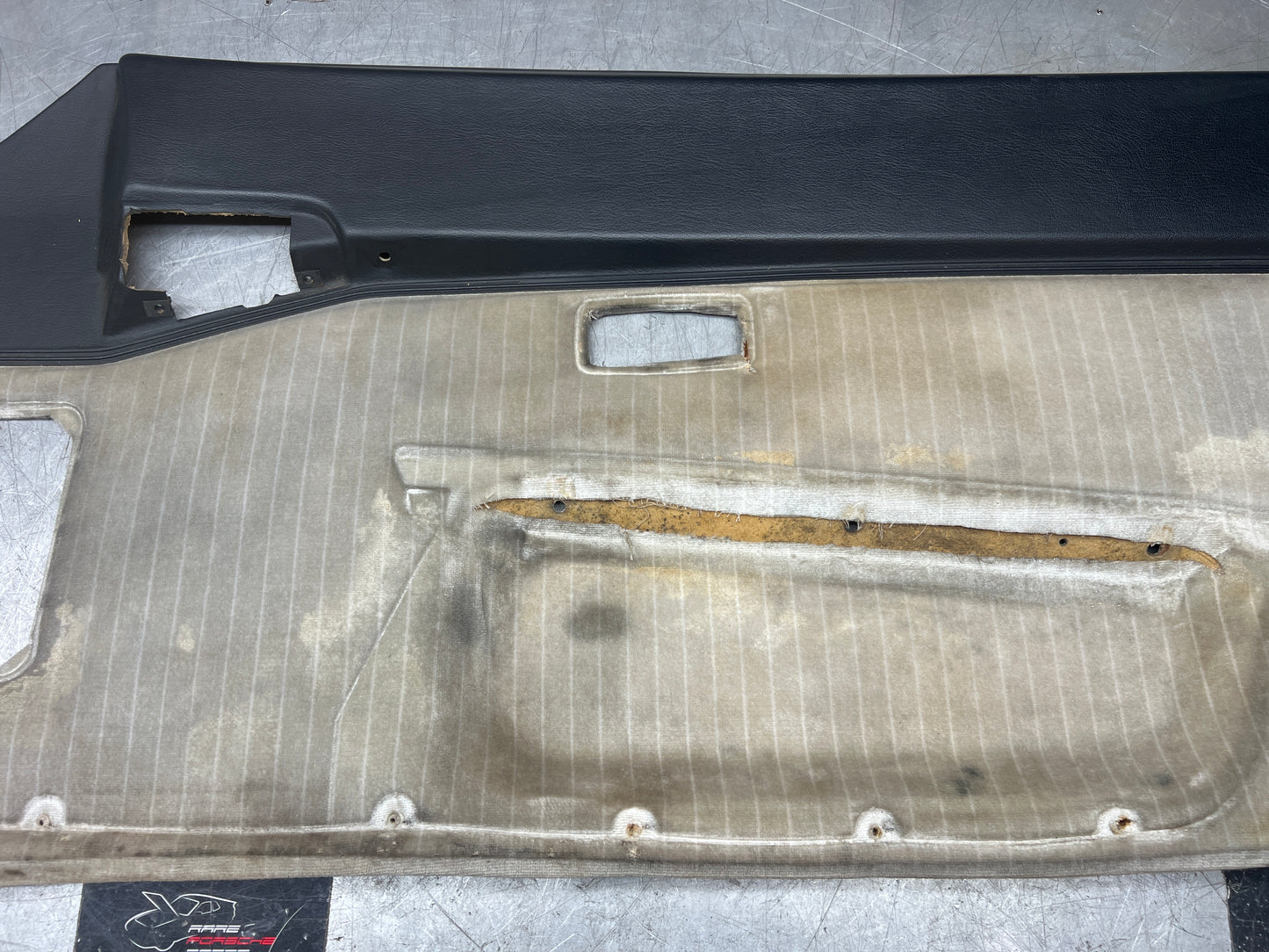 Porsche 944 right door card black / white pinstripe for late cars from 85.5 944555018