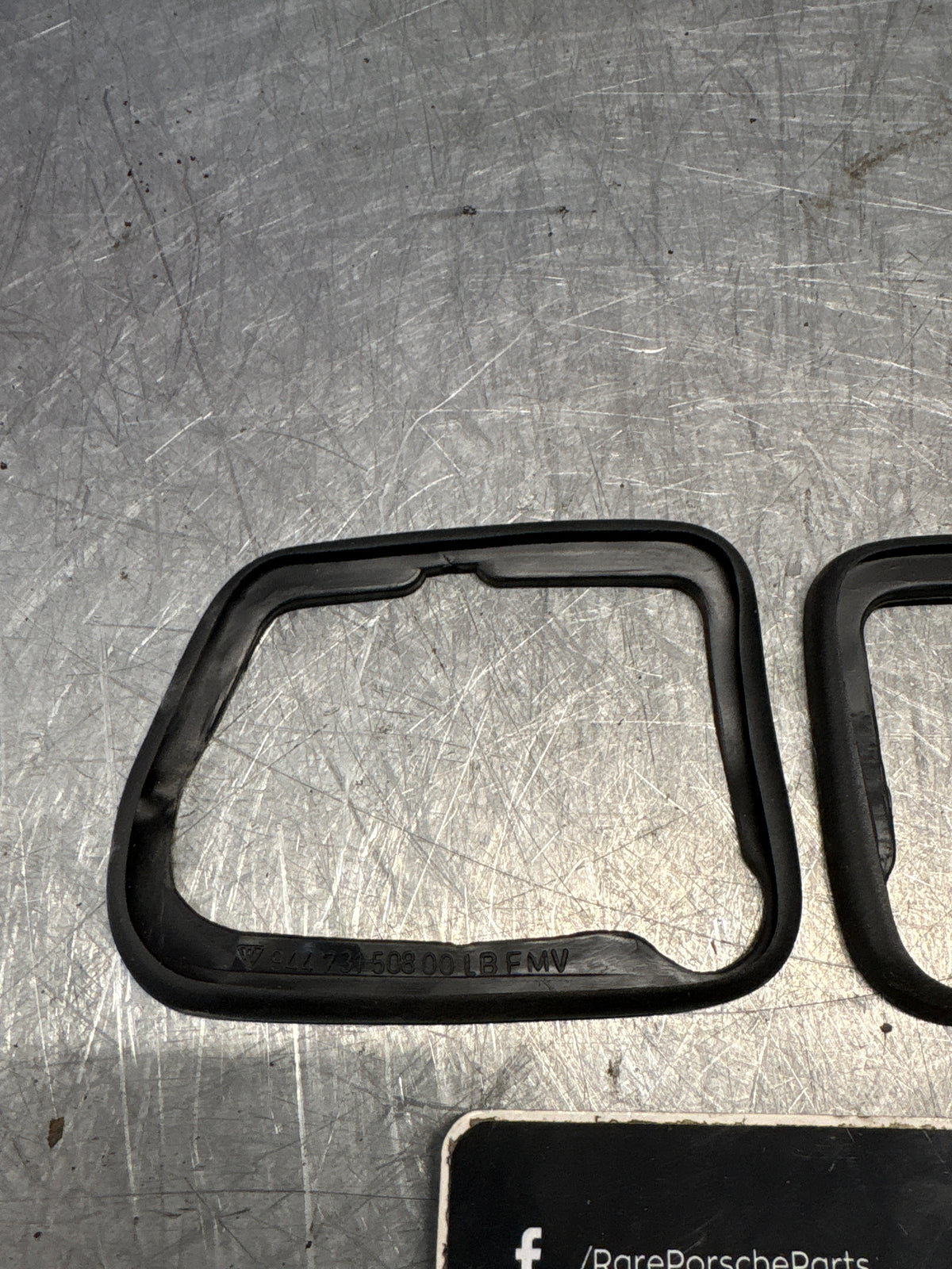 Porsche 924 / 944 early series 1 -85.5 pair of mirror rubber gasket, LHD ONLY 94473150800 / 94473150500