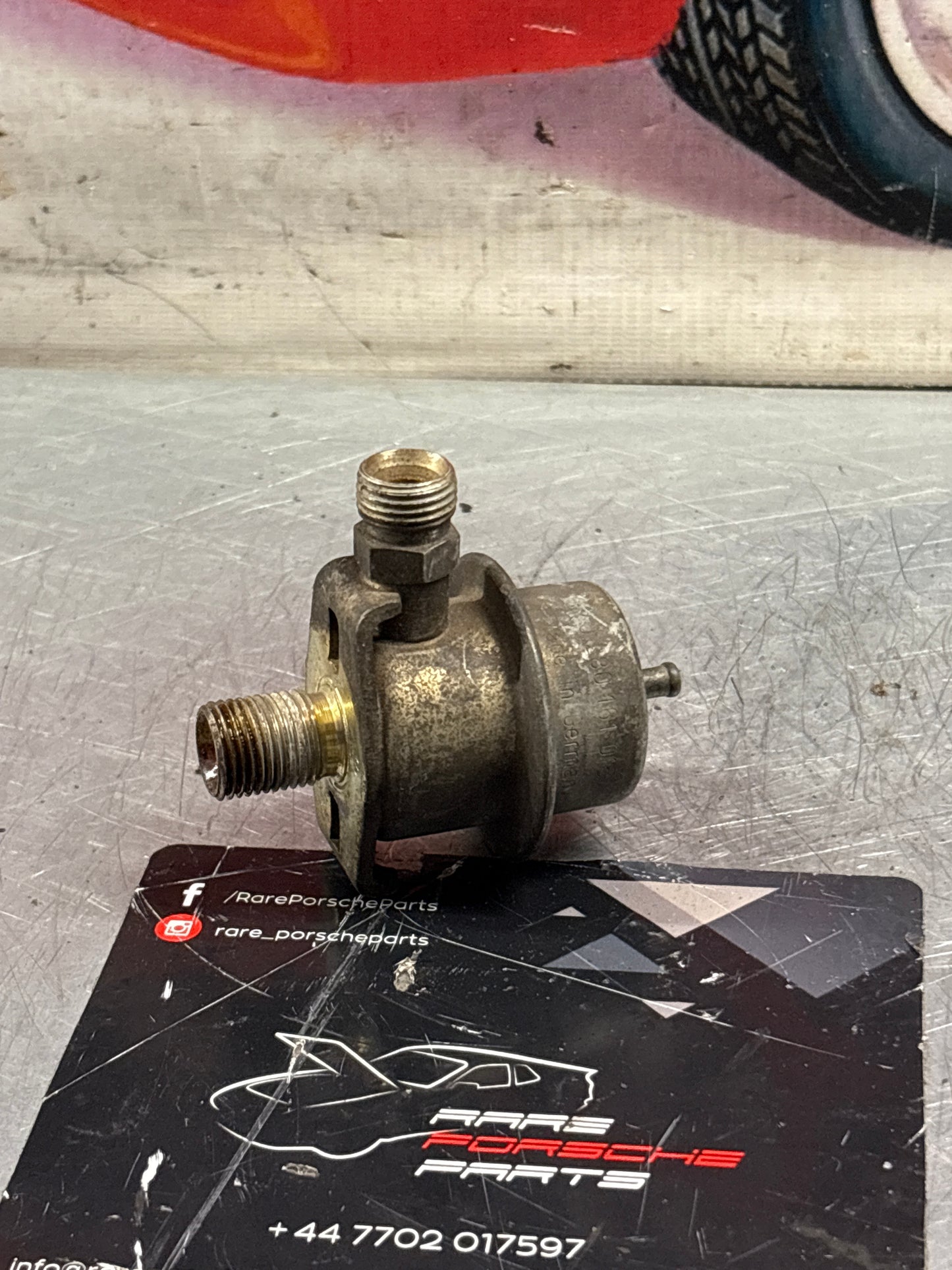 Porsche 944 fuel pressure damper. 0280161015, 94411020103 used