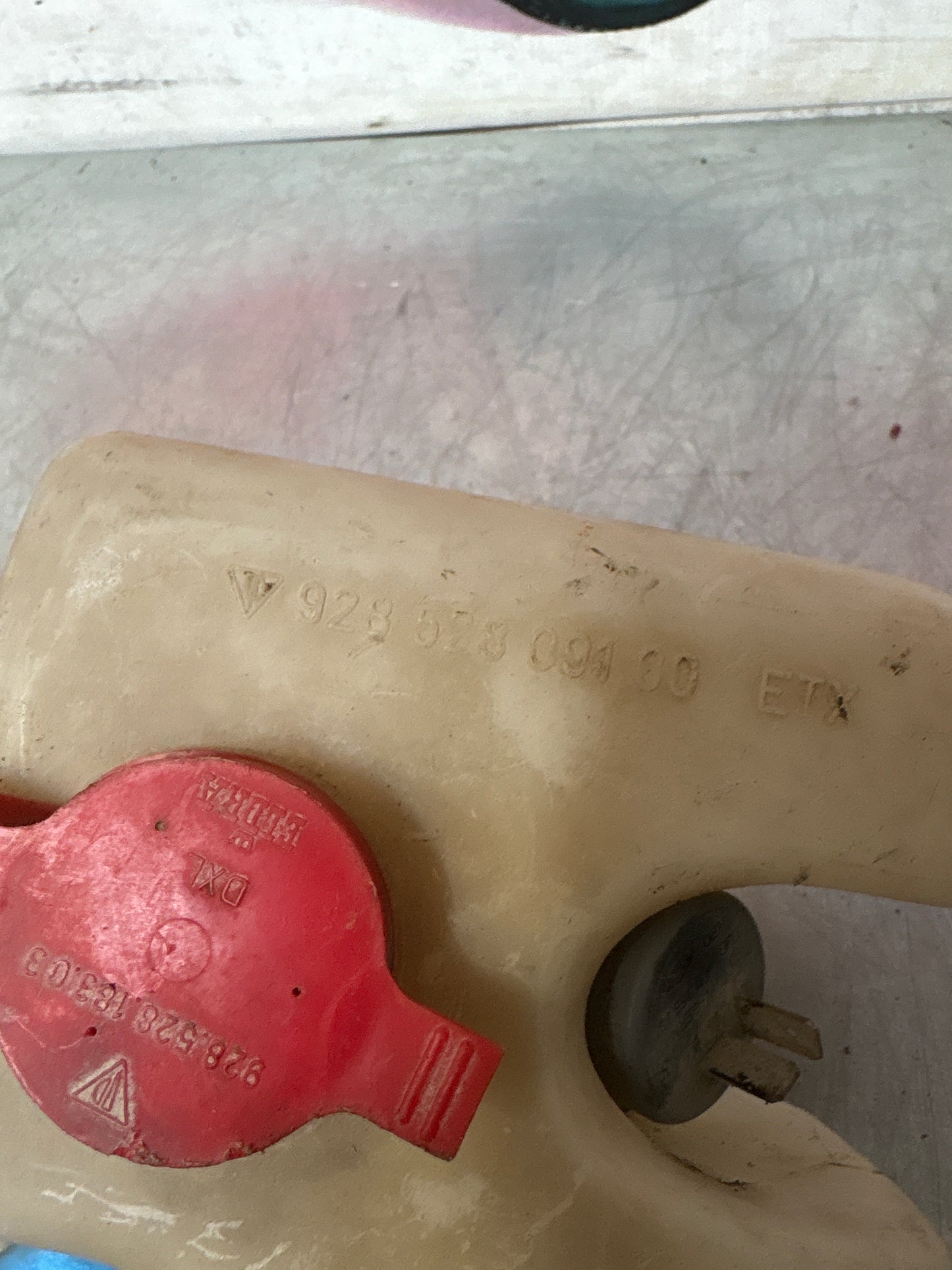 Porsche 928 S4 windshield water tank, used 92852809100