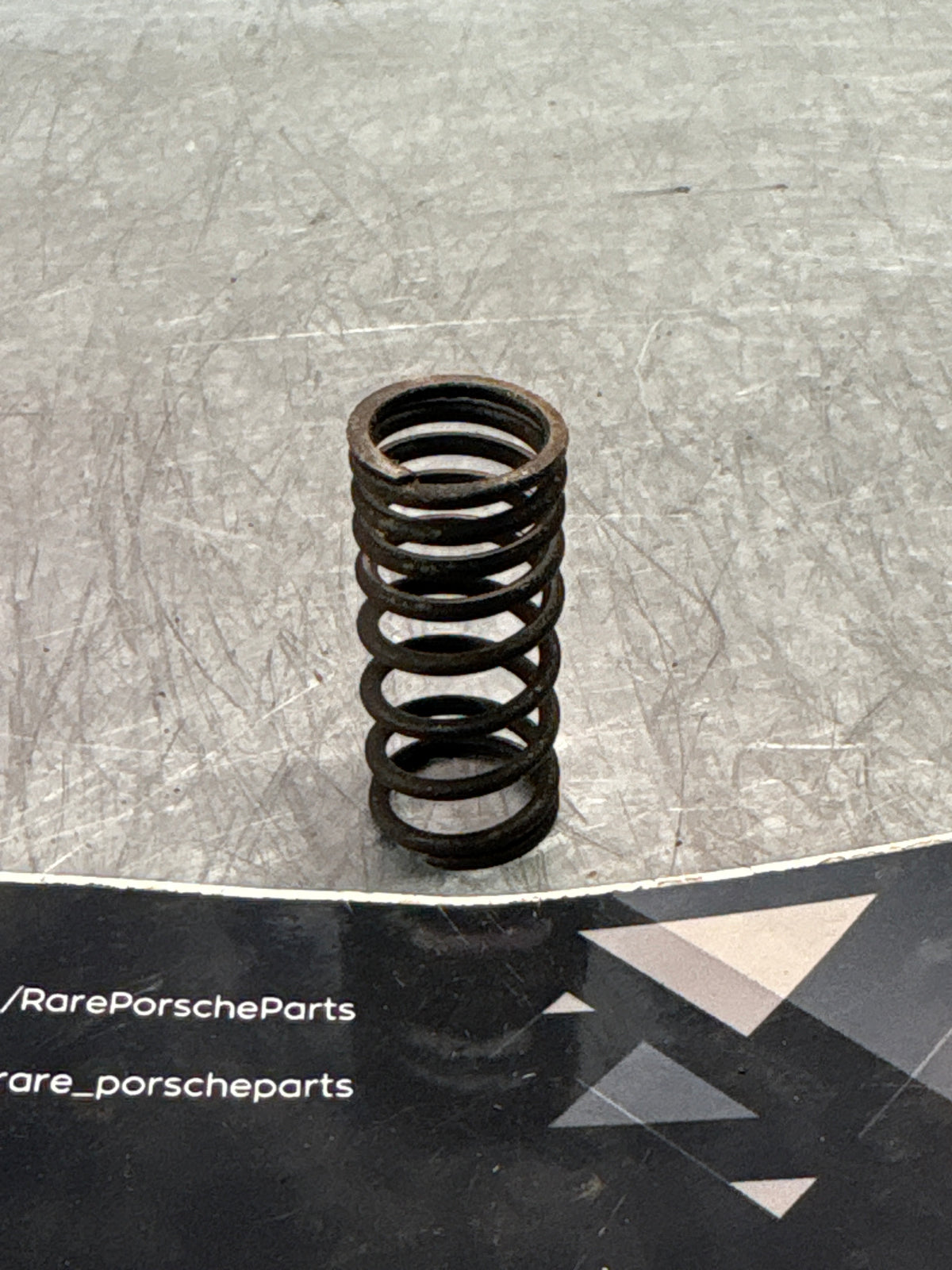 Porsche 924 inner valve spring, used 046109633