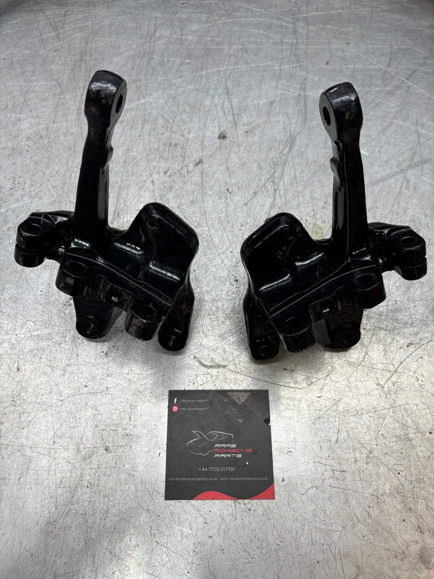 Porsche 944 1987 - pair of front steering knuckle, spindle axle 94434165506 / 94434165606, refurbished