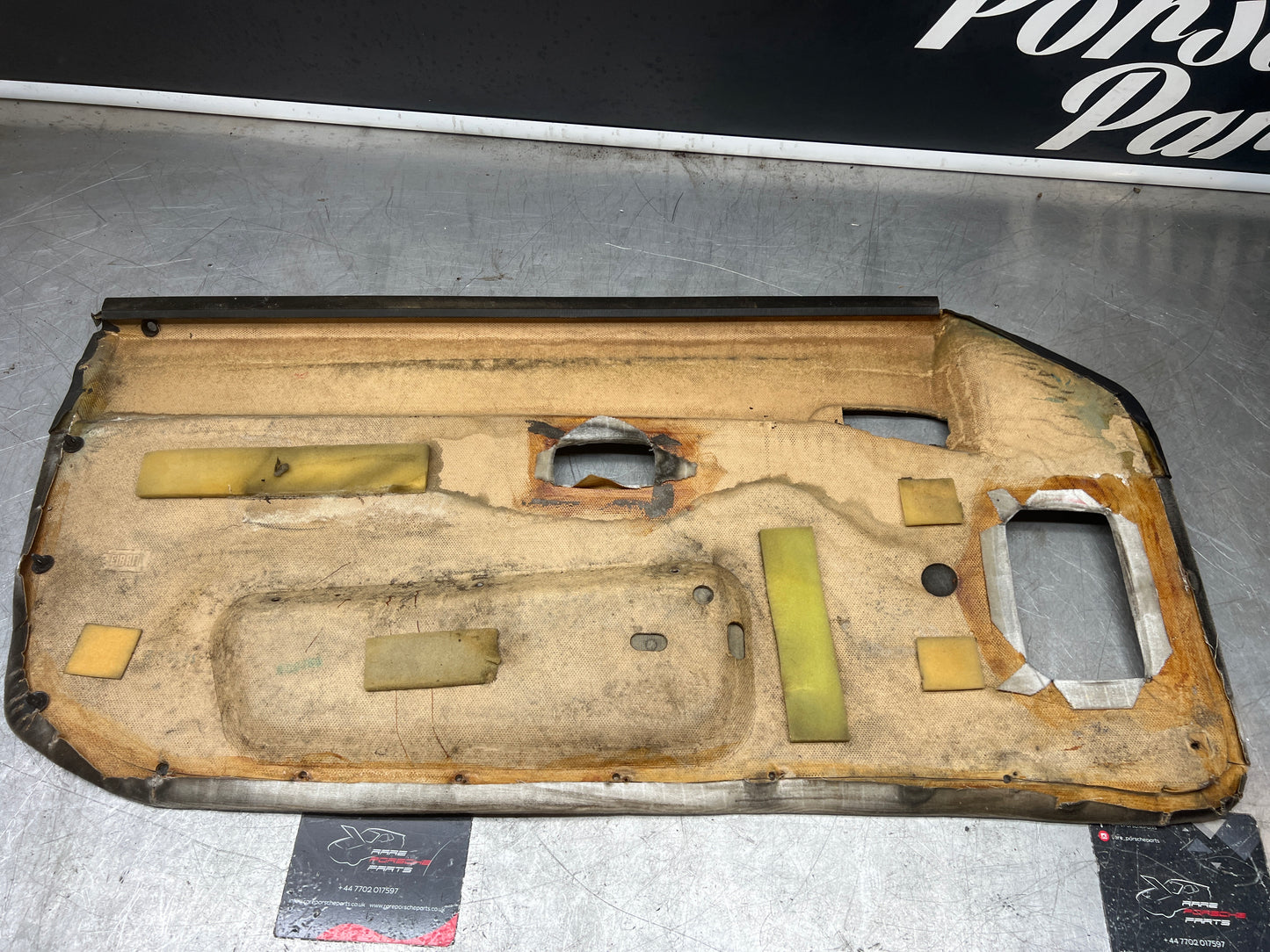 Porsche 944 right door card black / white pinstripe for late cars from 85.5 944555018