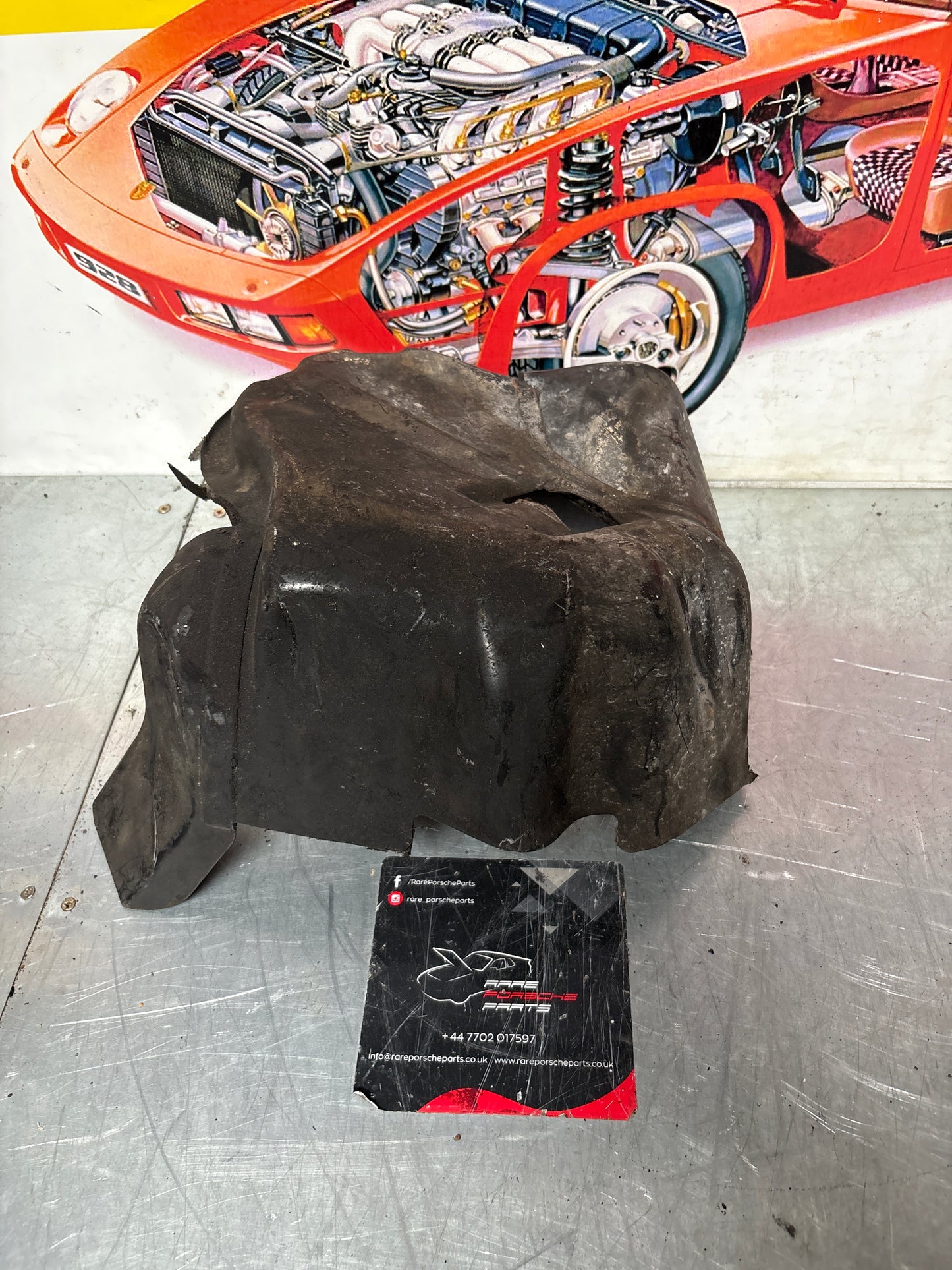 Porsche 968 - fuel pump cover plate 94420133100