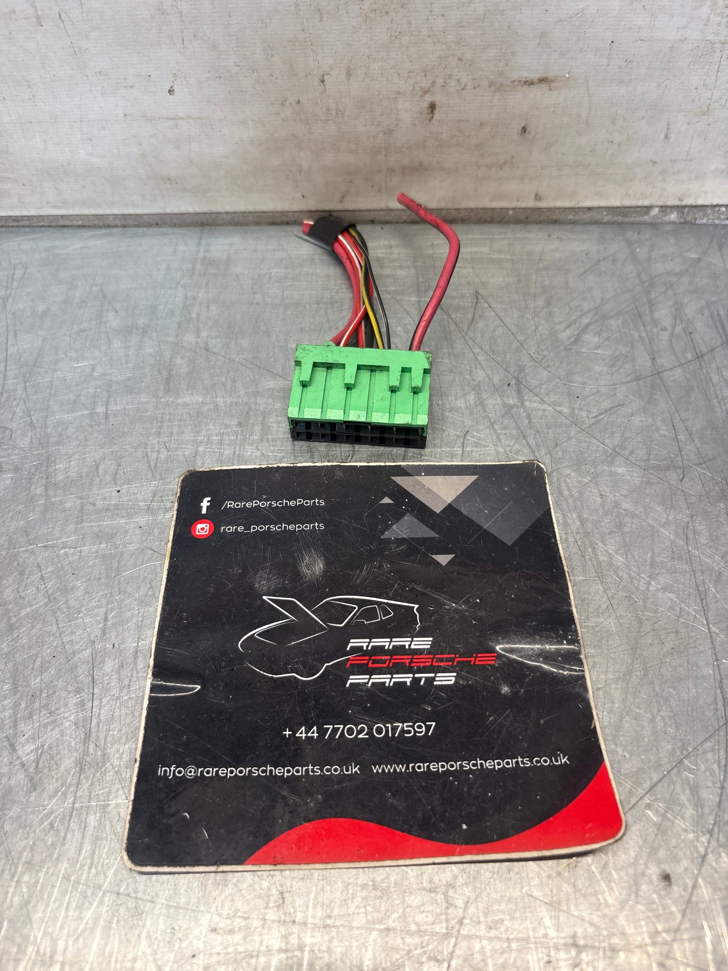 Porsche 944 85.5- fuse box pigtail, used green 92861233506