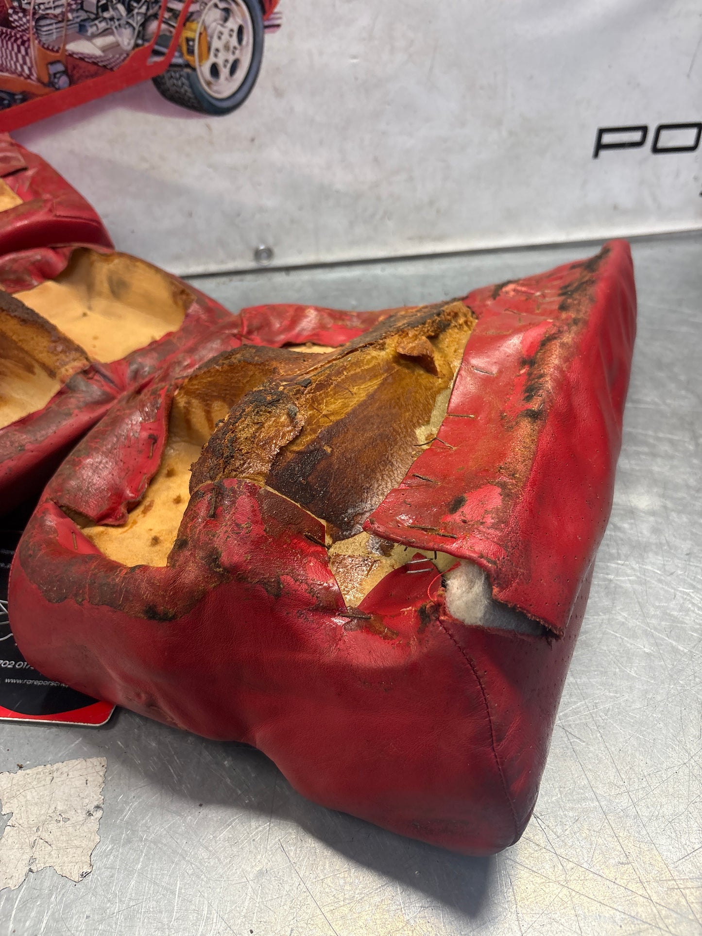 Porsche 928 rear right seat and center + upper cushion, used, can-can red 92852206051 / 92852208851 / 92852204650