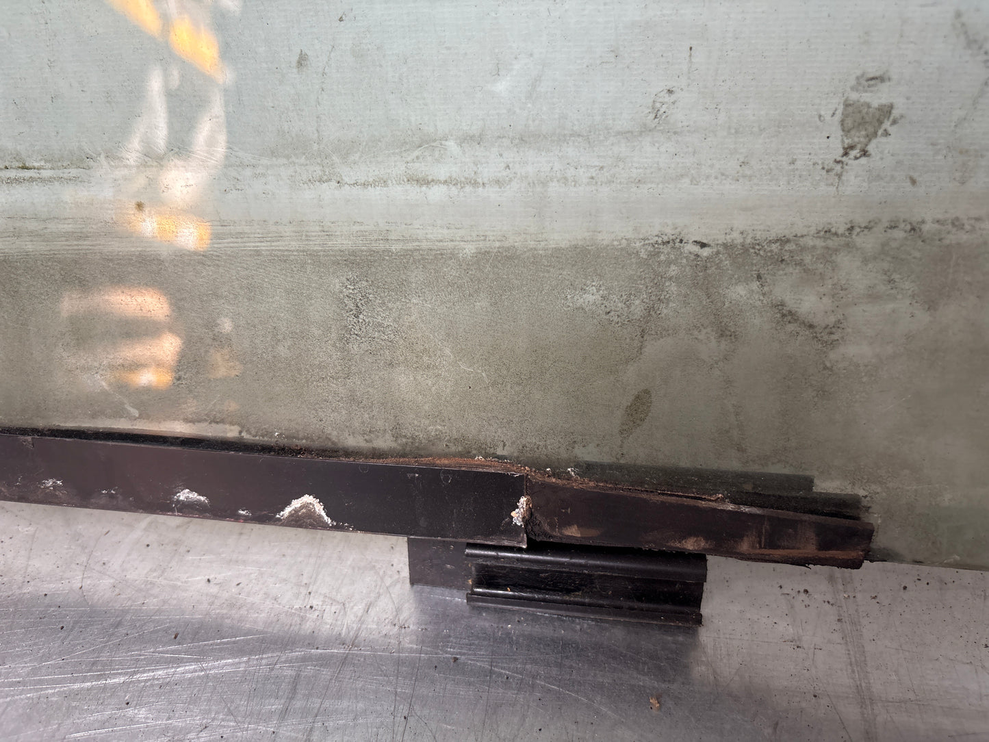 Porsche 944 Left side door glass, tinted green used 94454202301