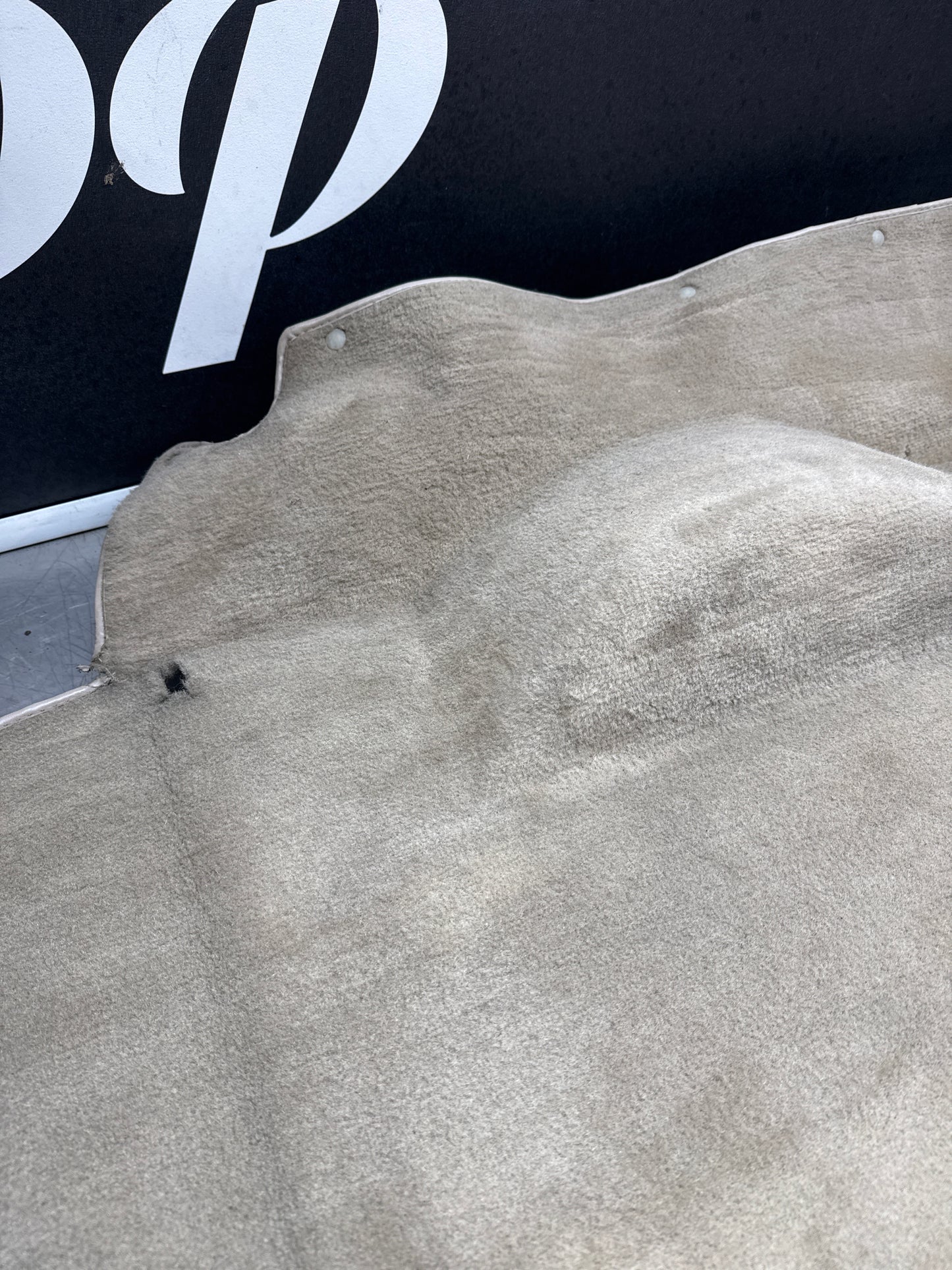 Porsche 924S 944 85.5- boot carpet, champagne, 94555506303 used, space saver wheel type