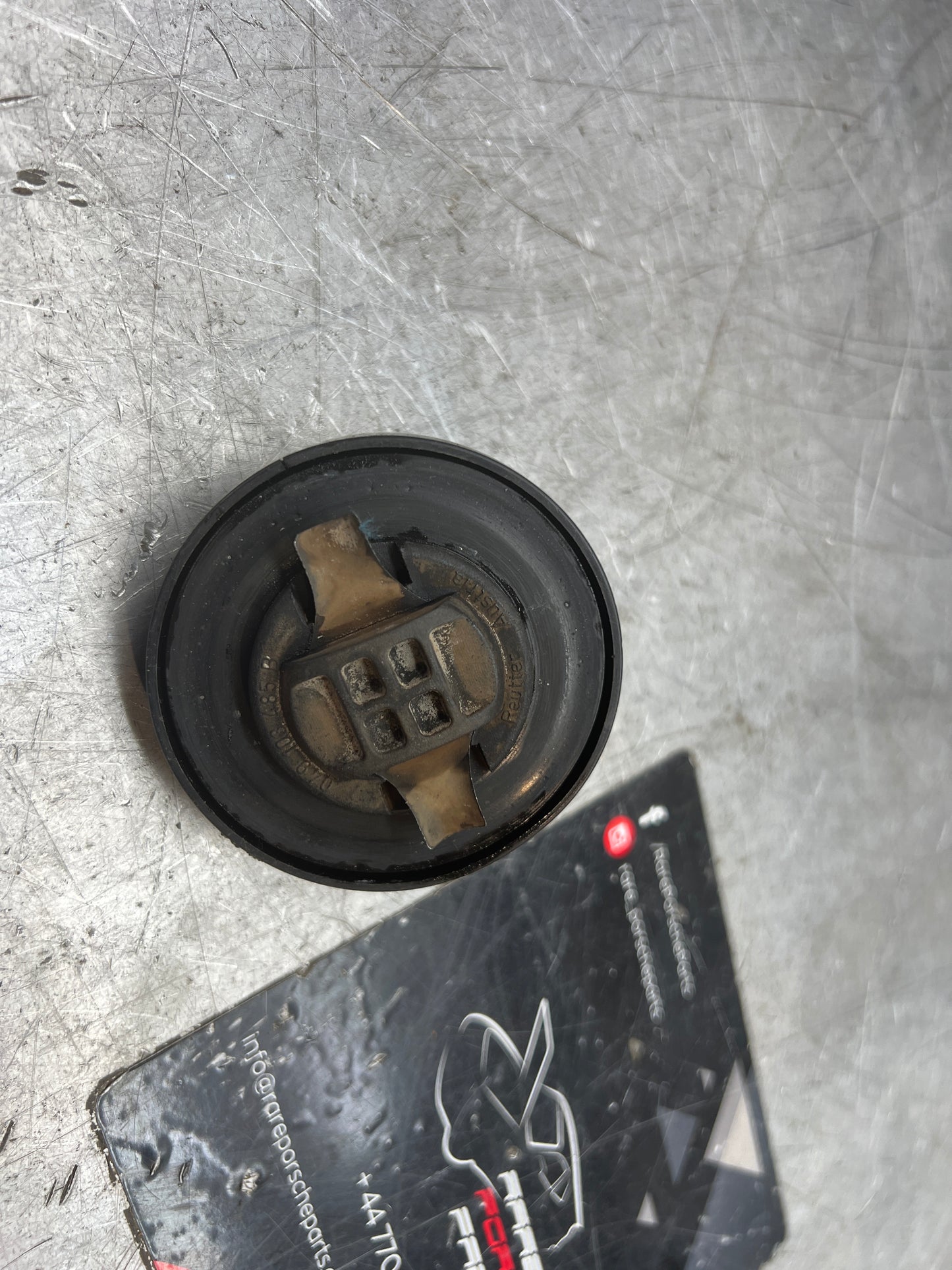 Porsche 924 924 turbo oil filler cap. Used 049103485B